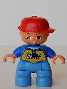 Duplo Figure Lego Ville, Child Boy, Medium Blue Legs, Blue Top with 'SKATE' Pattern, Red Cap, Freckles (4490150)