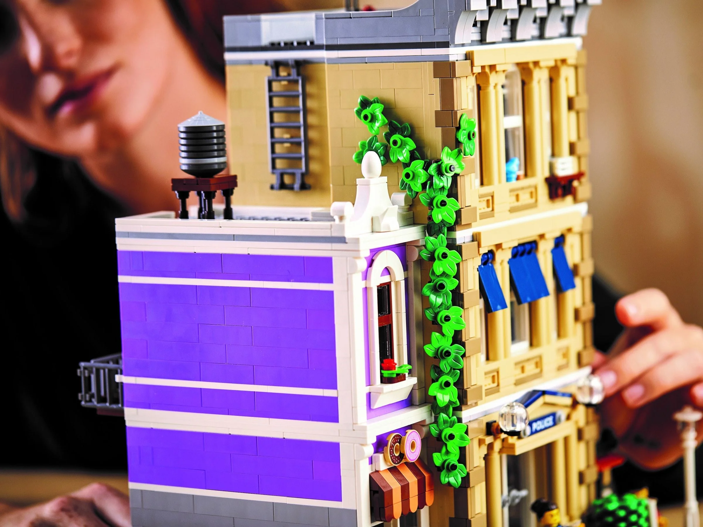 LEGO® 10278 LEGO CREATOR Posterunek policji - zdjęcie 8