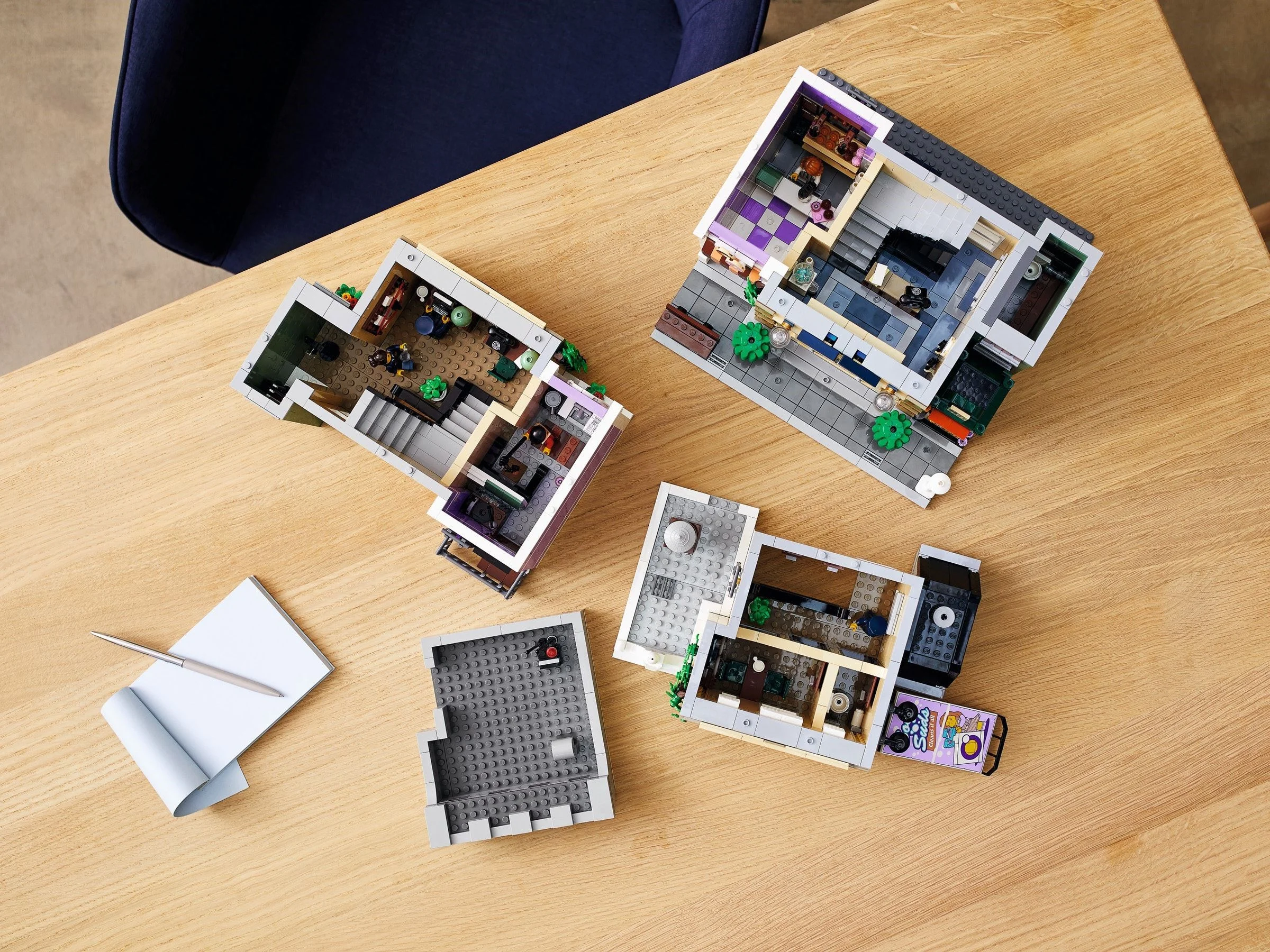 LEGO® 10278 LEGO CREATOR Posterunek policji - zdjęcie 12