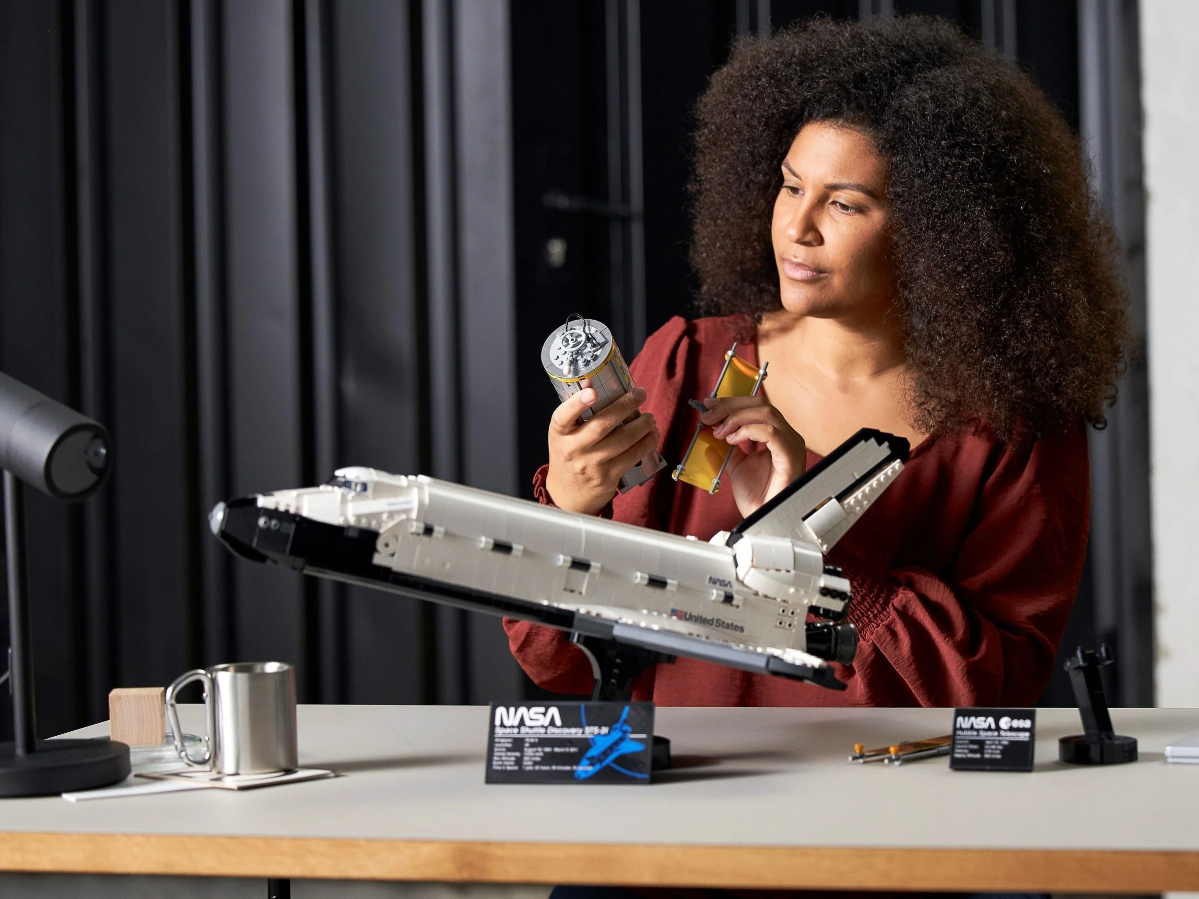 LEGO® 10283 Expert Icons Wahadłowiec Discovery Nasa na święta - zdjęcie 21