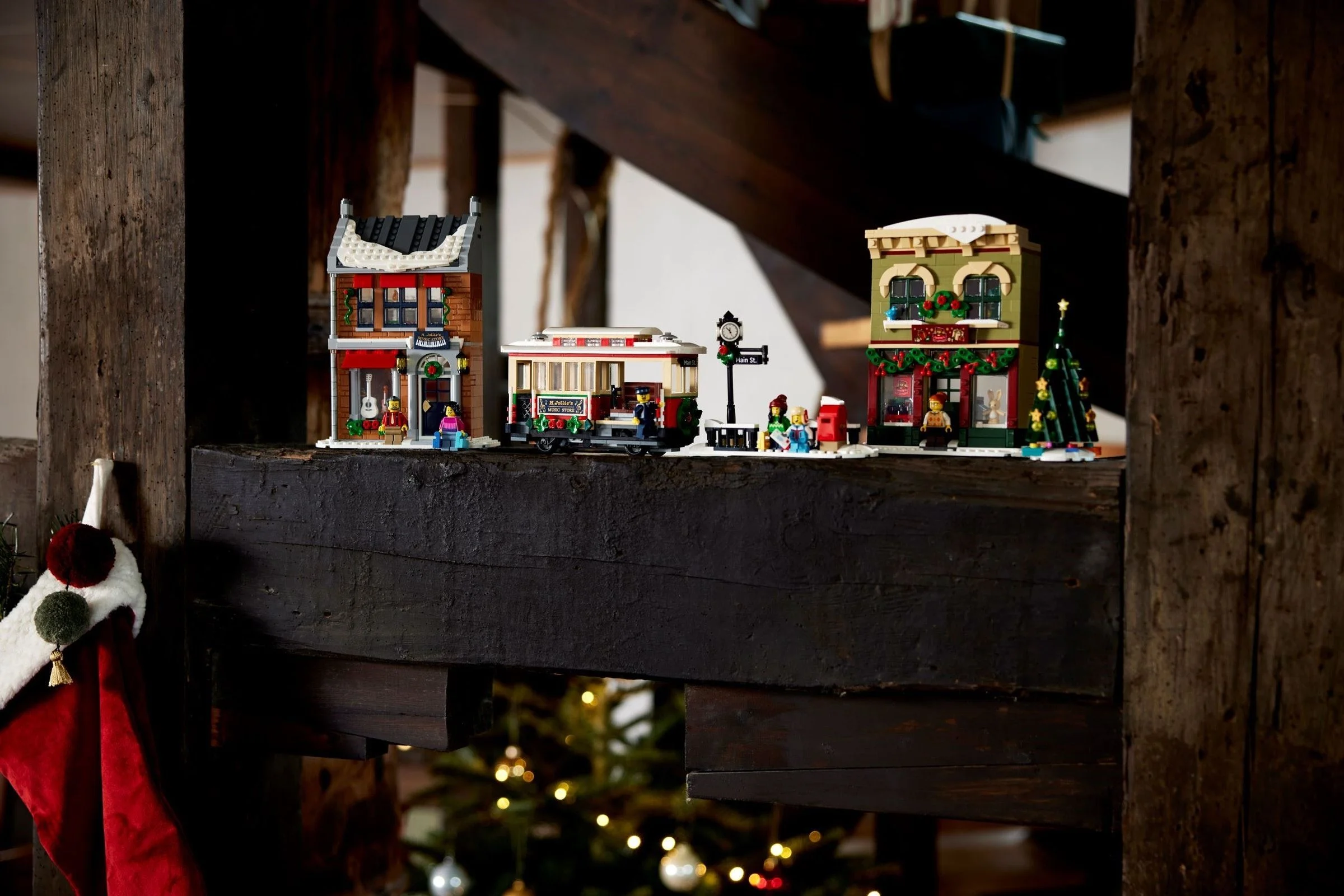LEGO® 10308 Icons Świąteczna Główna Ulica - zdjęcie 7