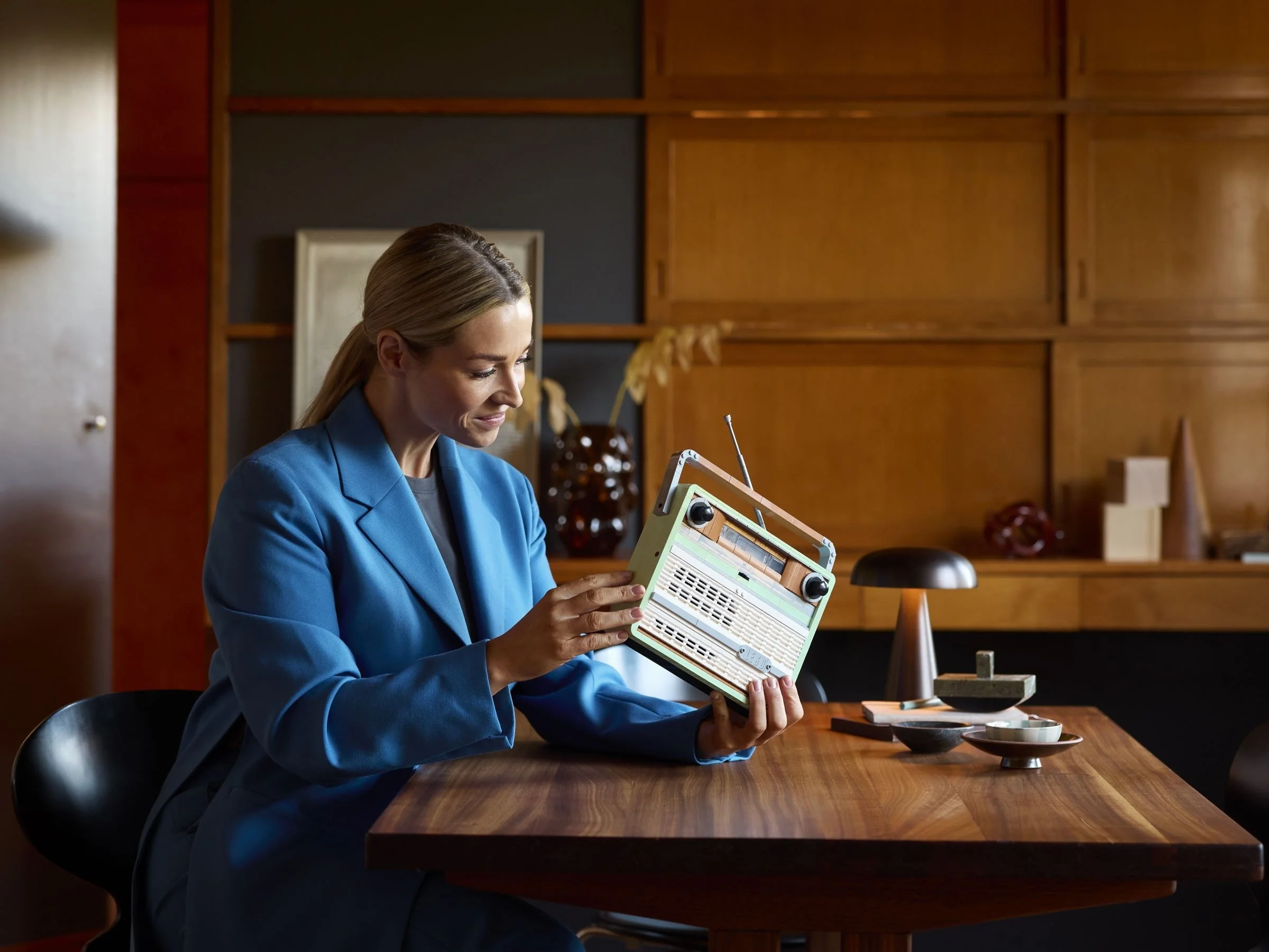 LEGO® 10334 Radio w stylu retro - zdjęcie 9