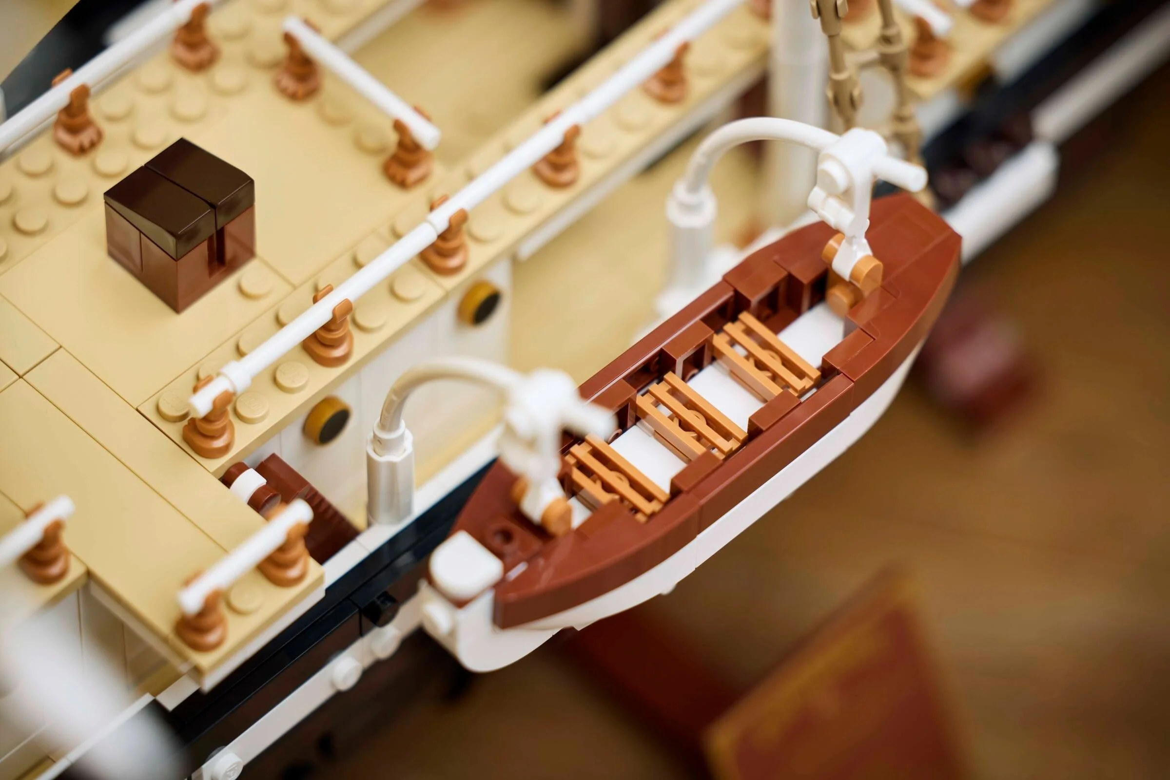 LEGO® 10335 Endurance - zdjęcie 11