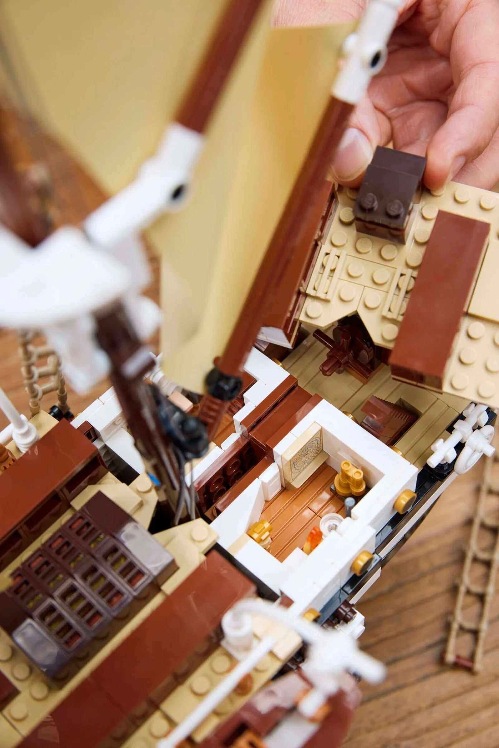 LEGO® 10335 Endurance - zdjęcie 15