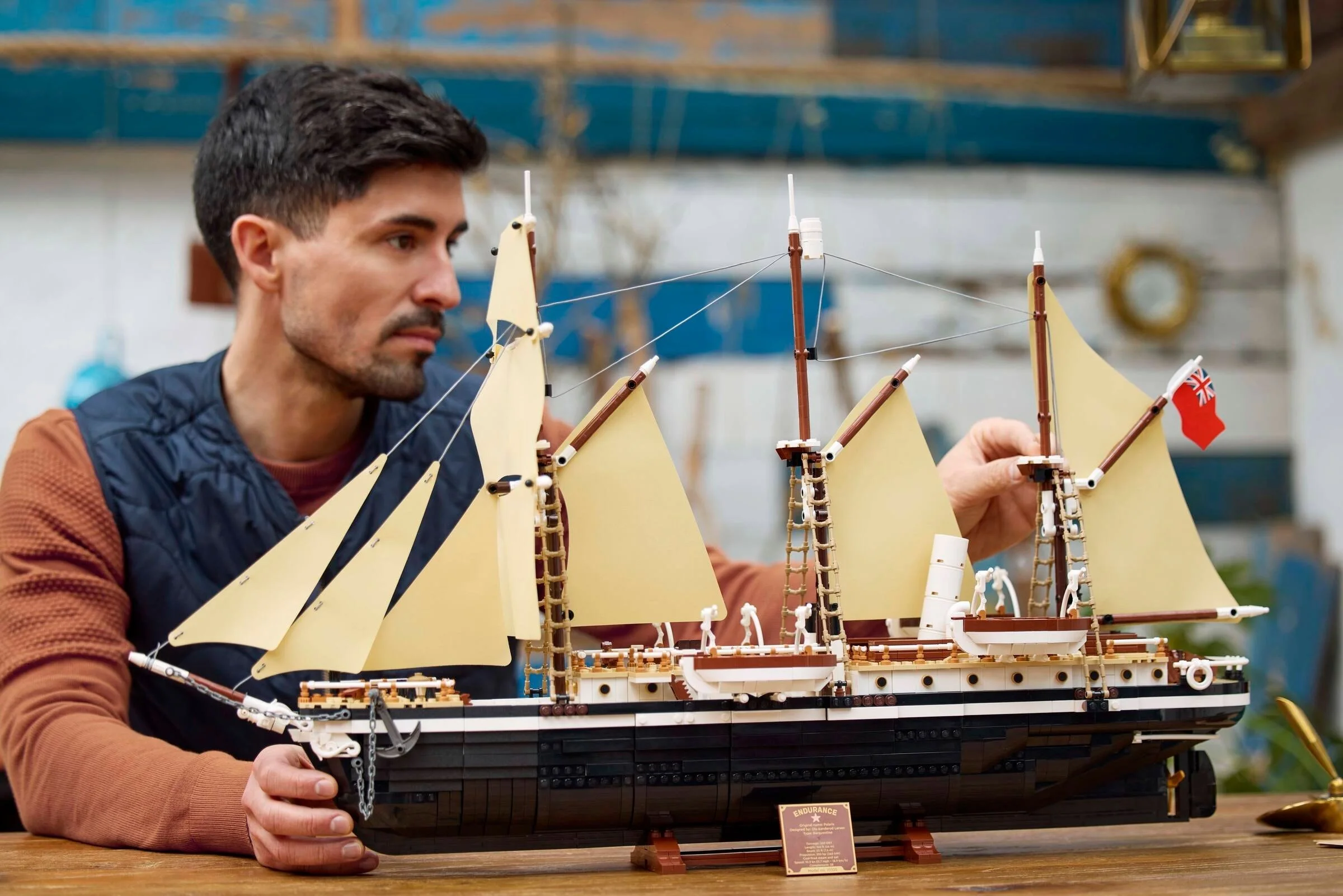 LEGO® 10335 Endurance - zdjęcie 16