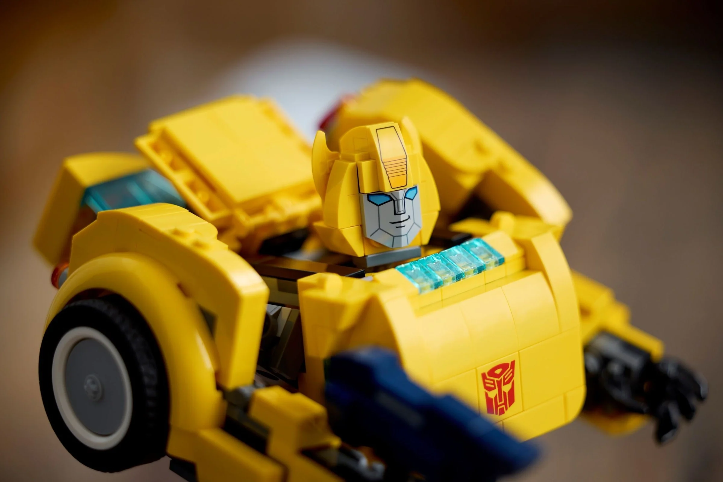 LEGO® 10338 Transformers Bumblebee - zdjęcie 4