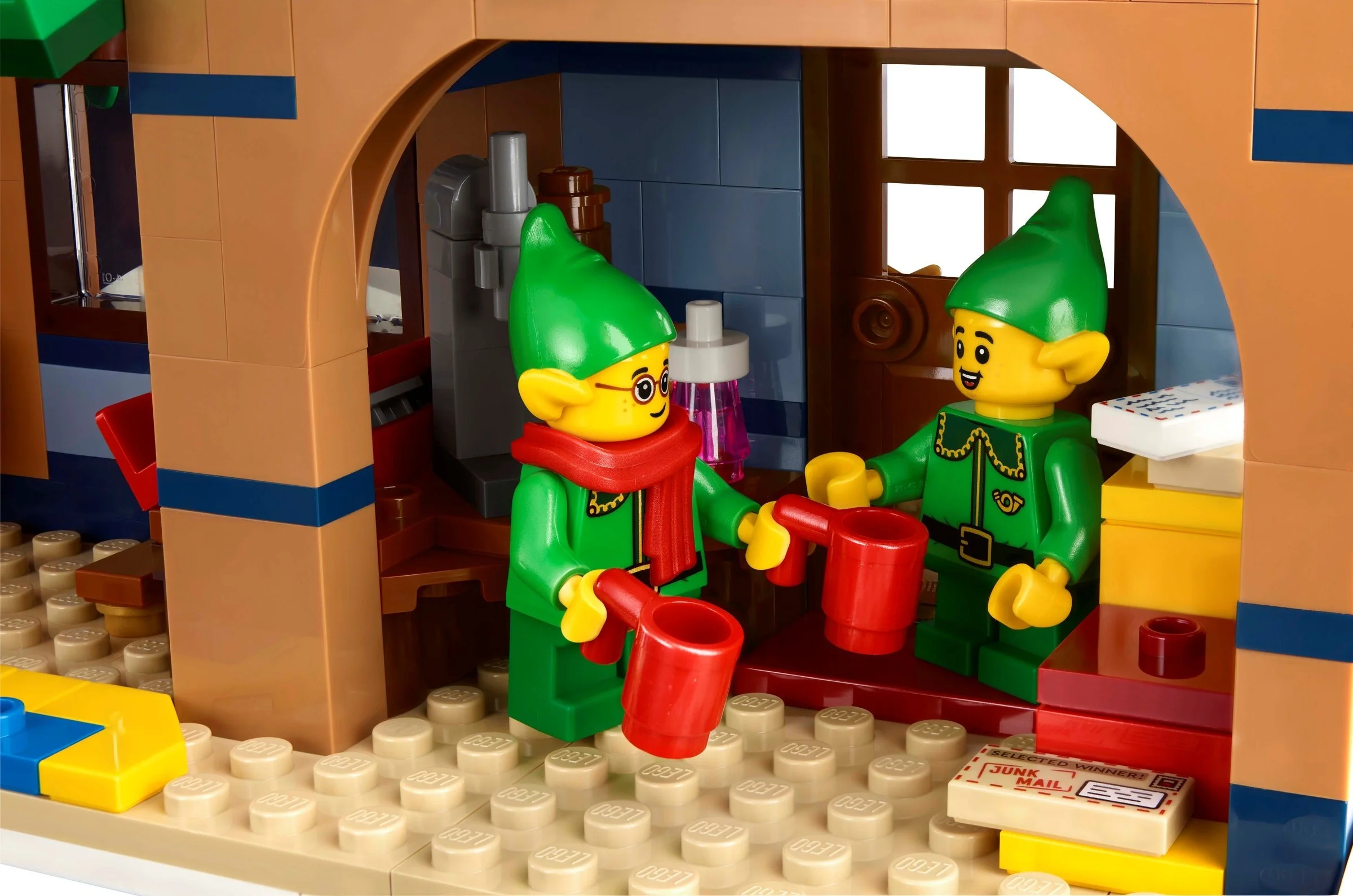 LEGO® 10339 Poczta Świętego Mikołaja - zdjęcie 10