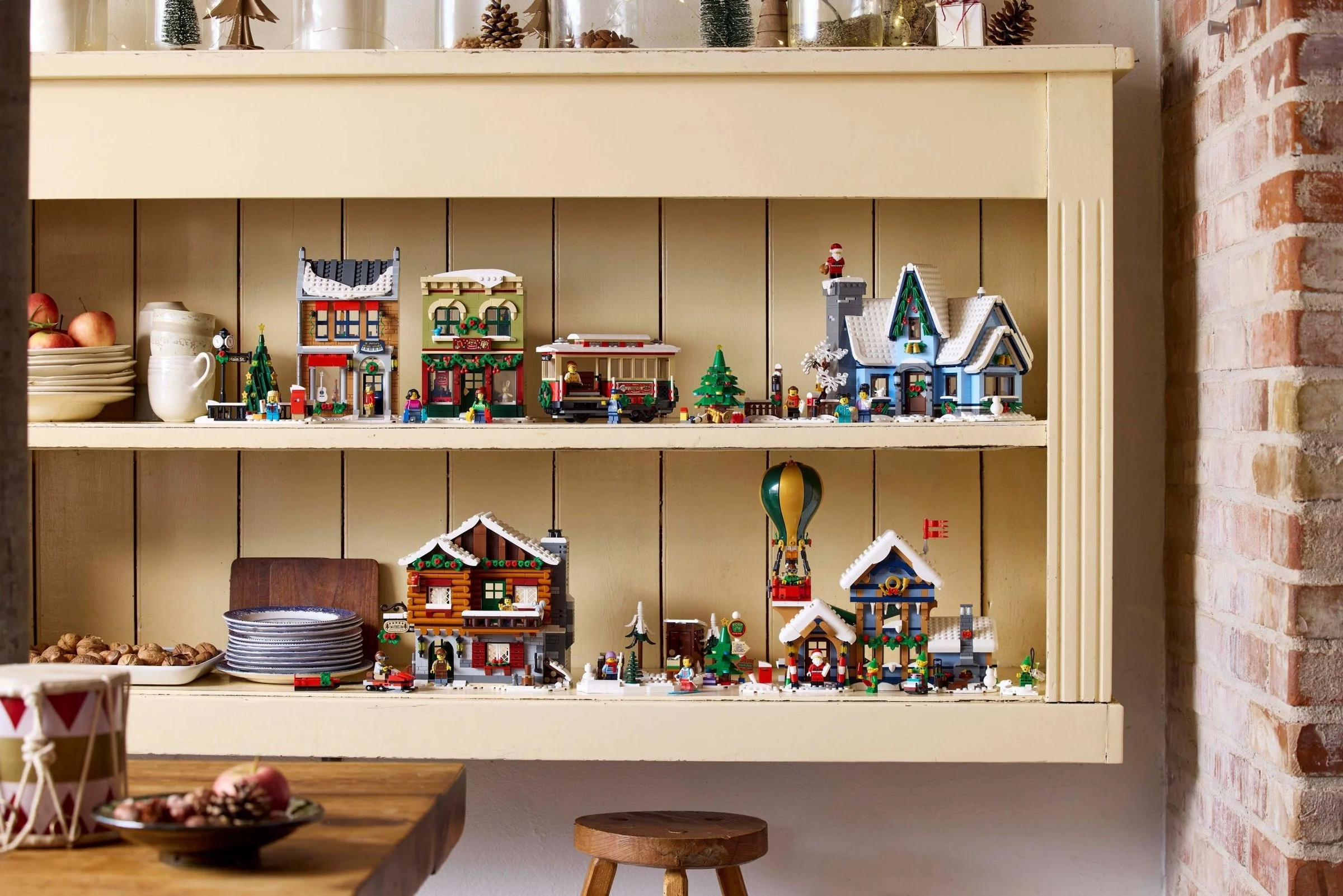 LEGO® 10339 Poczta Świętego Mikołaja - zdjęcie 14