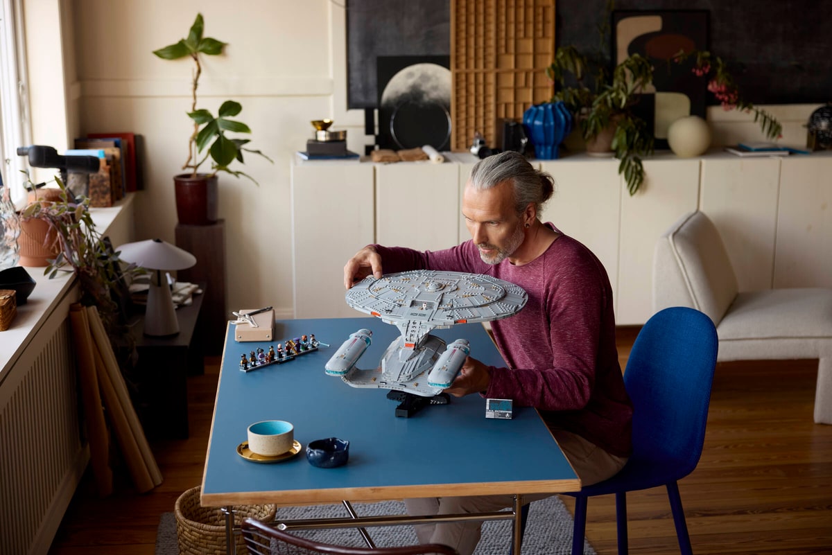 LEGO® 10356 Star Trek: U. S.S. Enterprise NCC-1701-D - zdjęcie 4