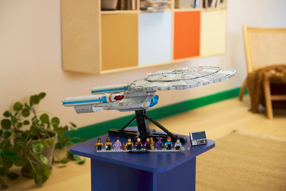 LEGO® 10356 Star Trek: U. S.S. Enterprise NCC-1701-D - zdjęcie 6