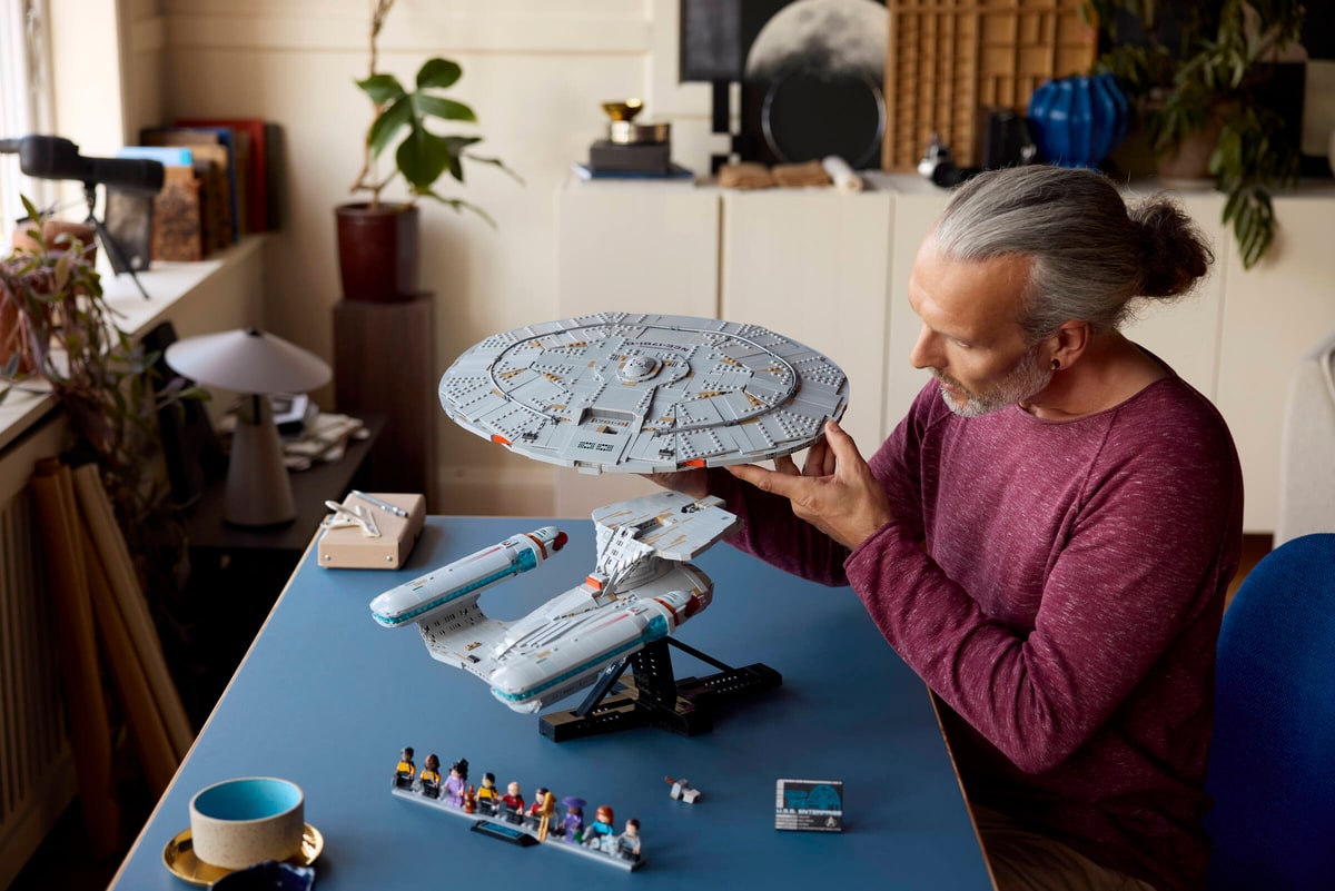 LEGO® 10356 Star Trek: U. S.S. Enterprise NCC-1701-D - zdjęcie 7