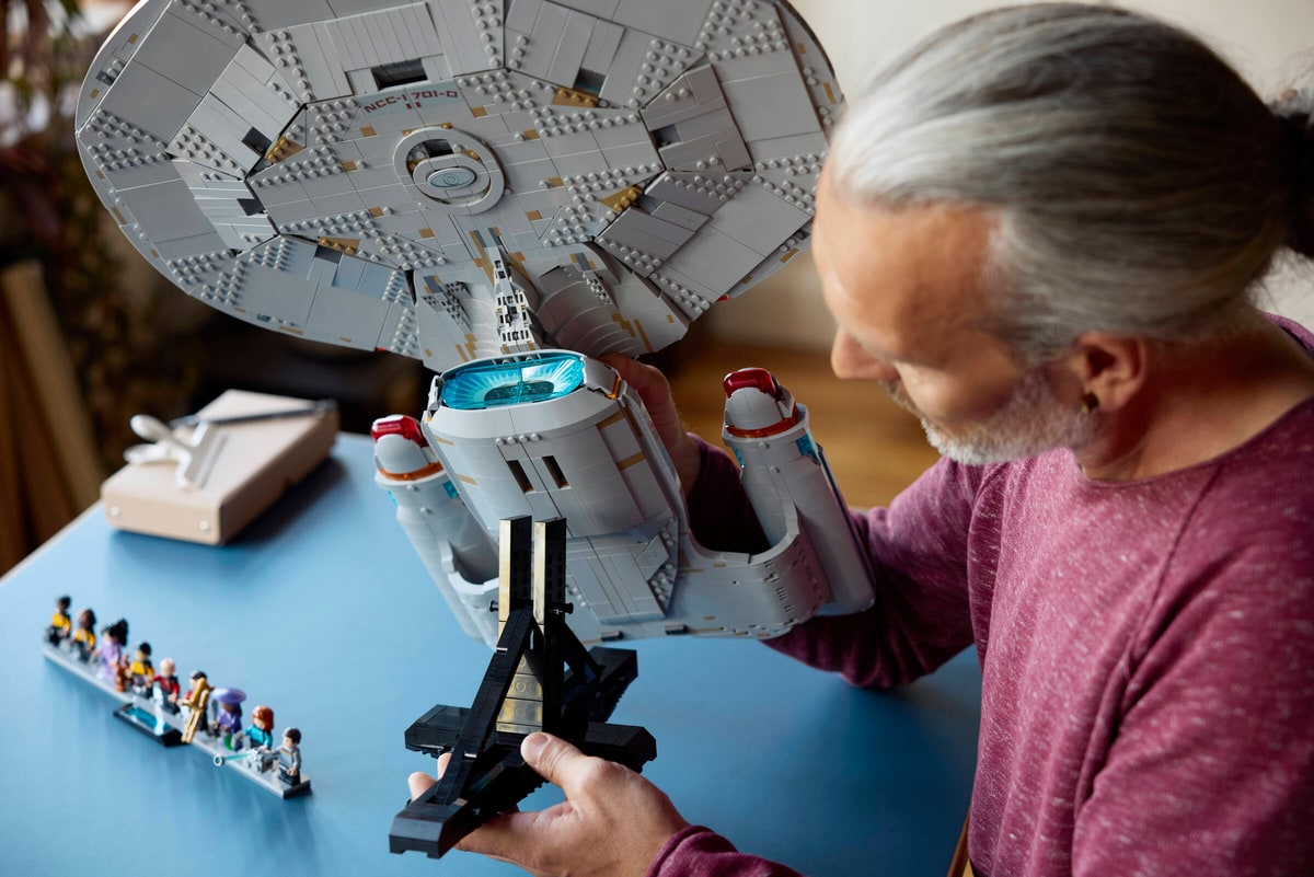 LEGO® 10356 Star Trek: U. S.S. Enterprise NCC-1701-D - zdjęcie 8