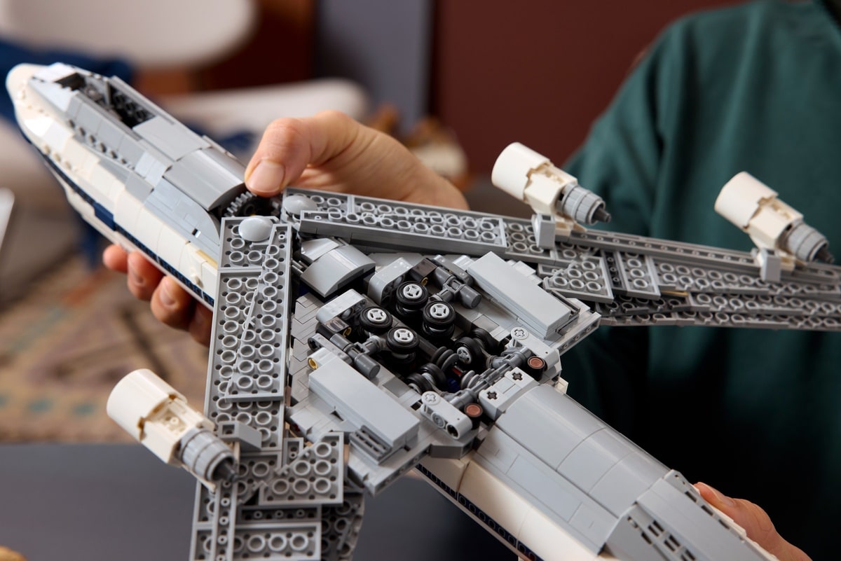 LEGO® 10360 Nosiciel wahadłowców - zdjęcie 12