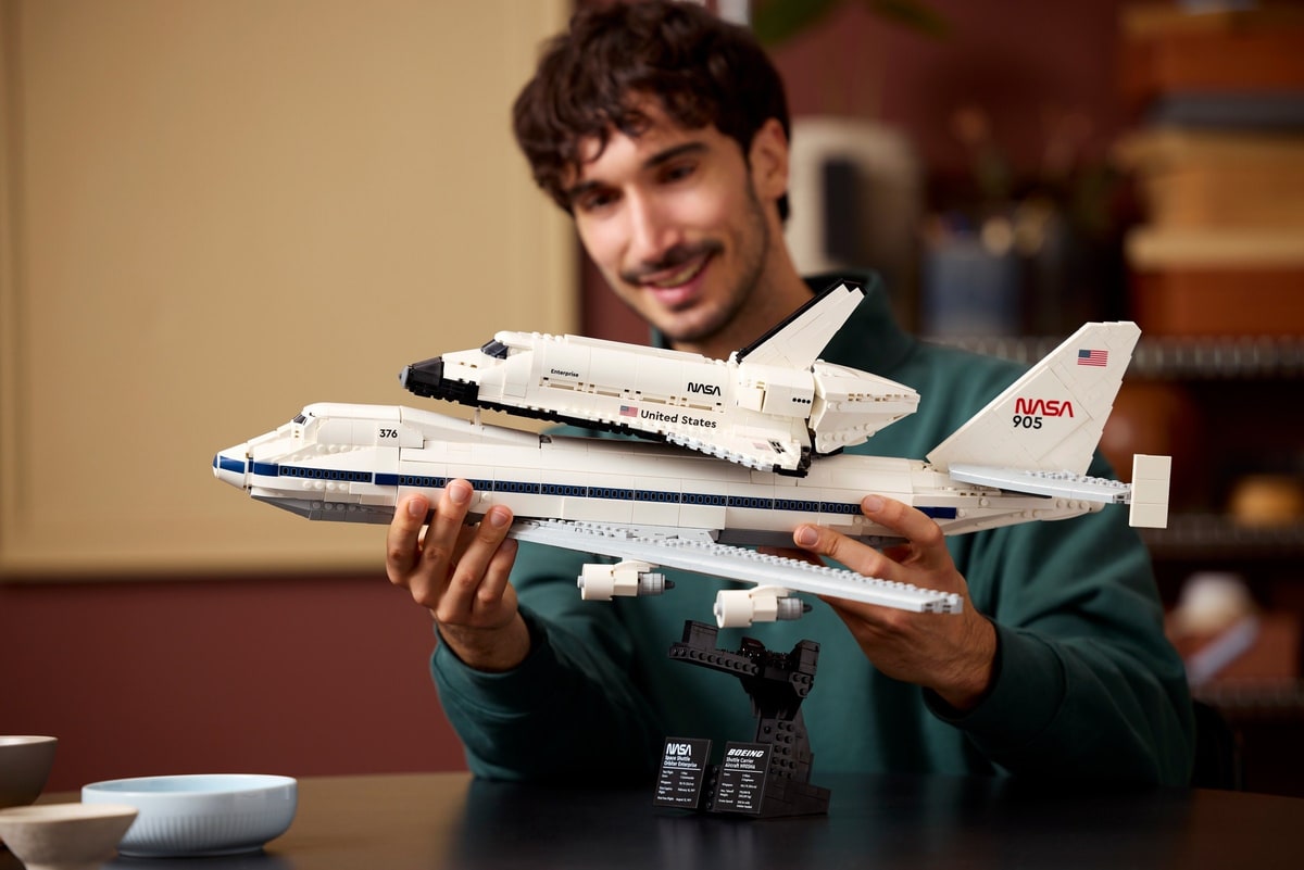LEGO® 10360 Nosiciel wahadłowców - zdjęcie 18