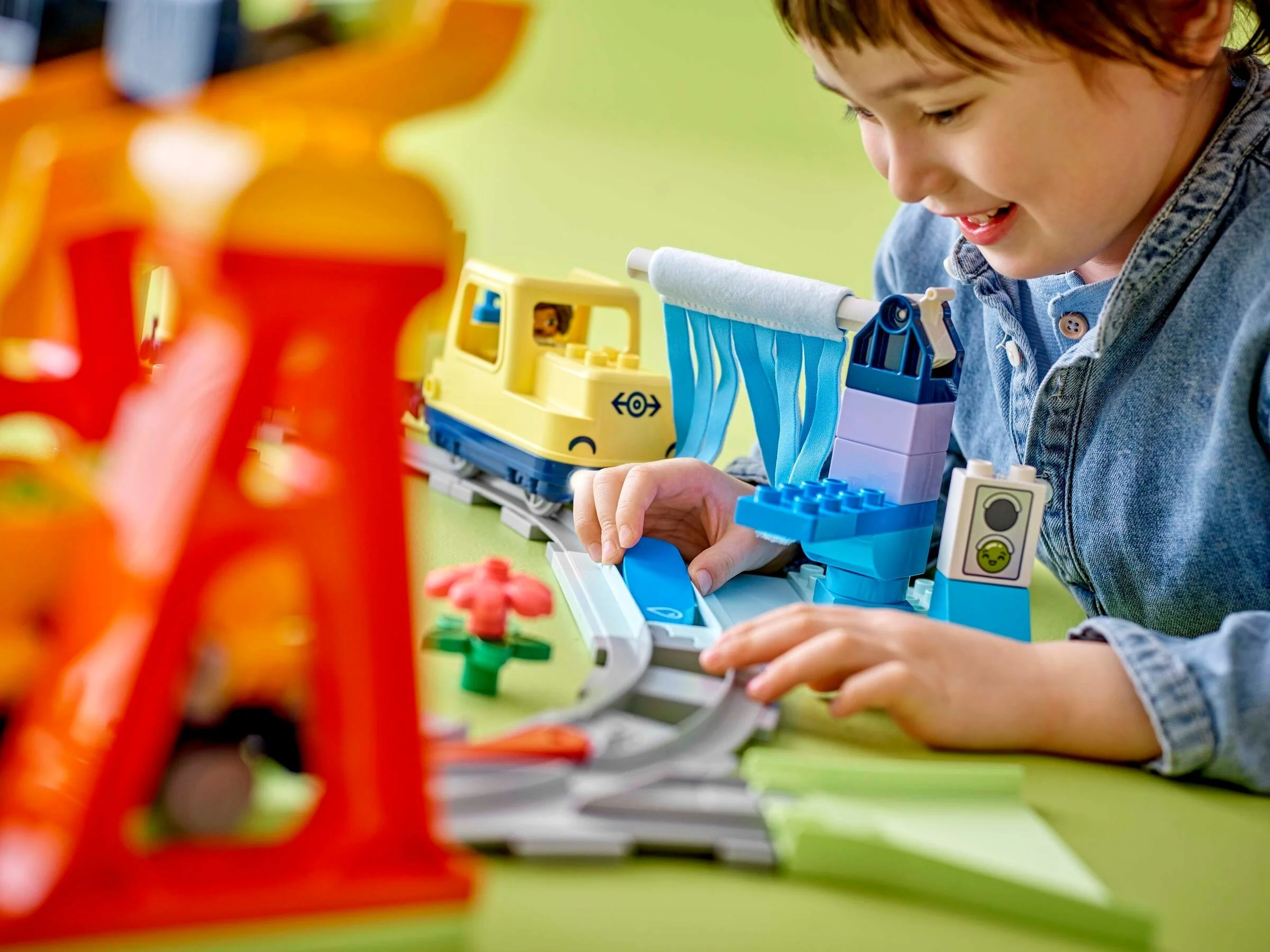 LEGO® 10428 Duży Interaktywny Pociąg Miejski - zdjęcie 11