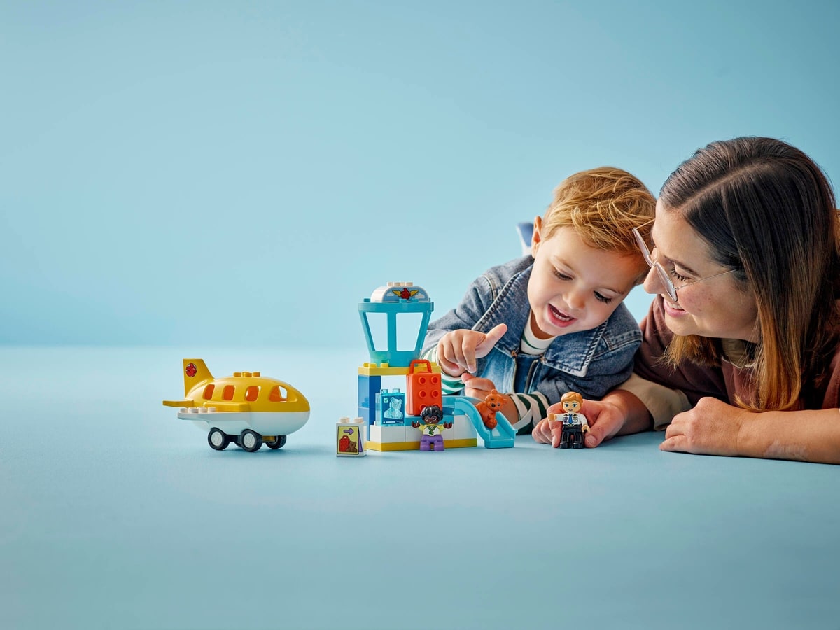 LEGO® 10443 Pierwszy raz na lotnisku - zdjęcie 12