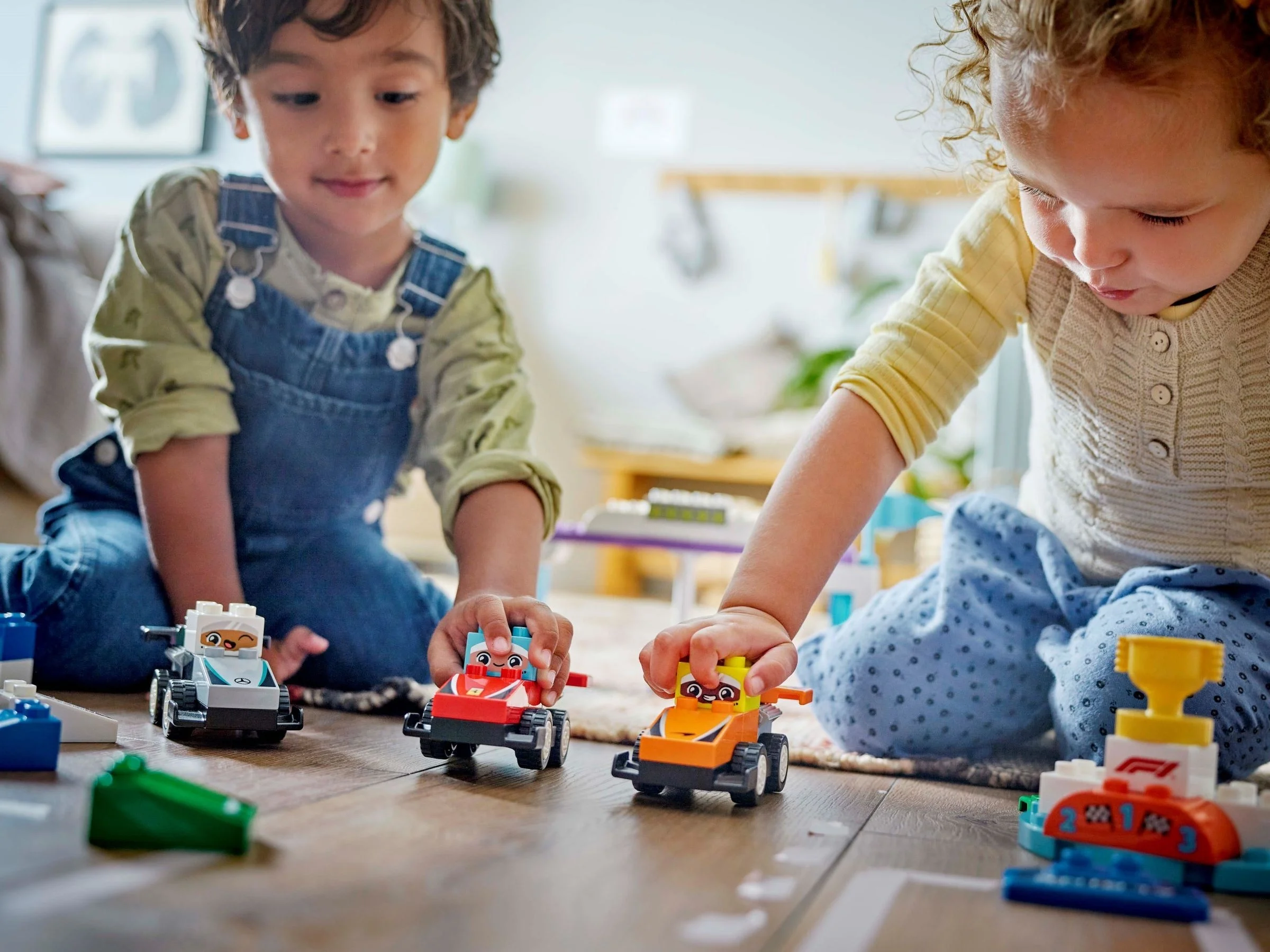 LEGO® 10445 Bolidy i Kierowcy F1® - zdjęcie 7