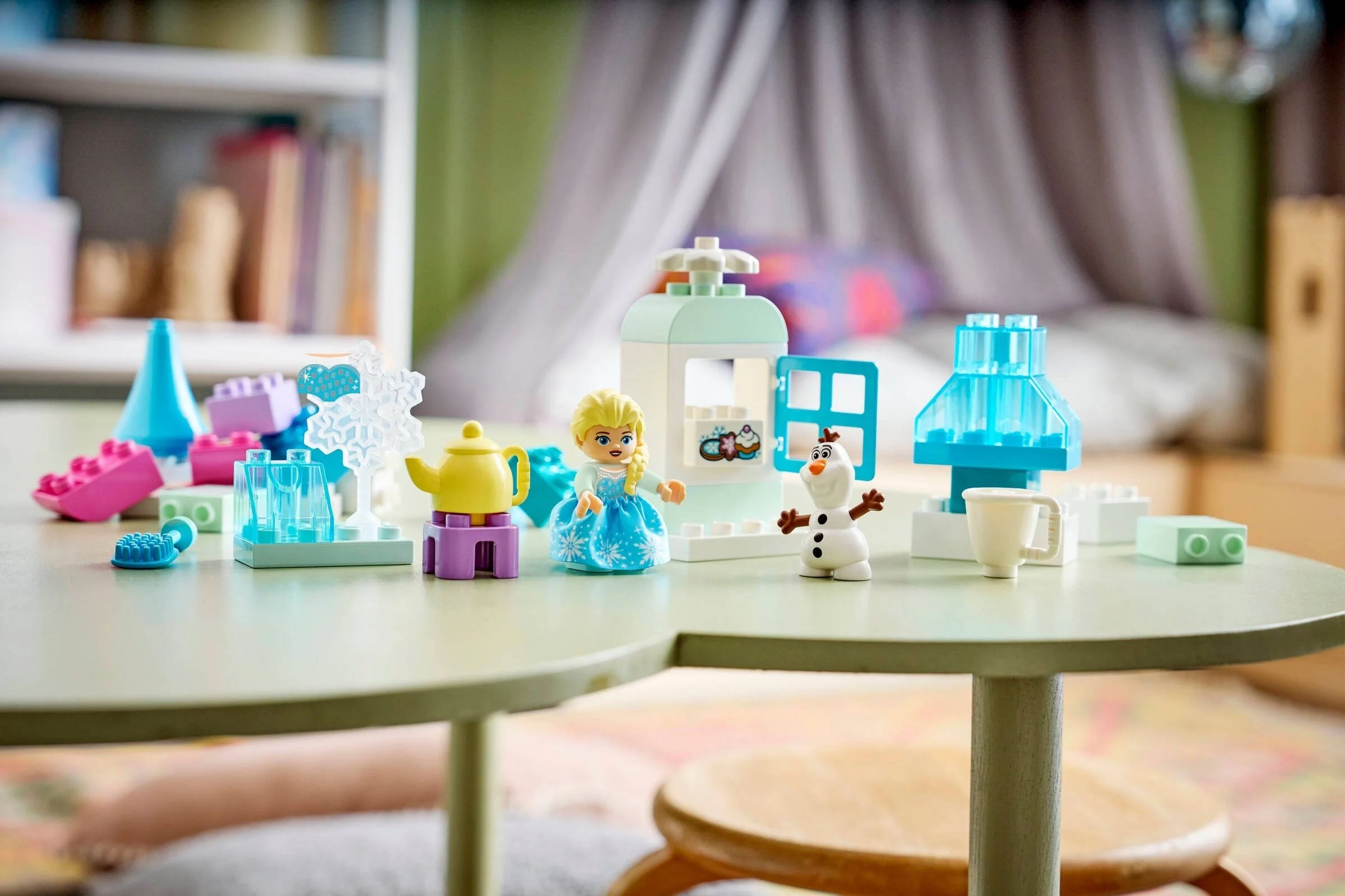LEGO® 10462 Kraina Lodu Kreatywne pudełko z Elzą i Olafem - zdjęcie 5