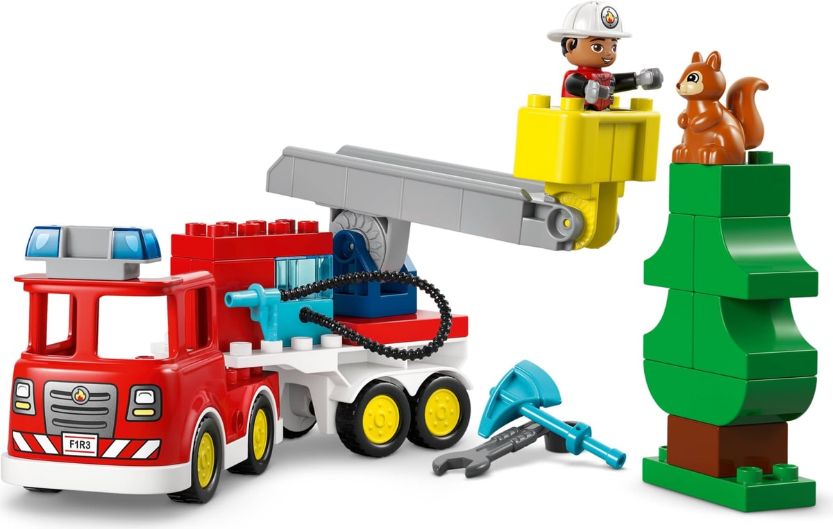 LEGO® 10473 Wóz strażacki z wężem i strażakiem - zdjęcie 21