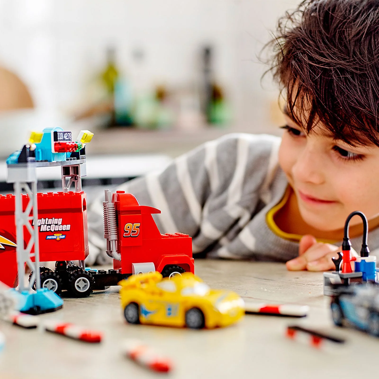 LEGO® 10745 Finałowy wyścig Florida 500 - zdjęcie 9