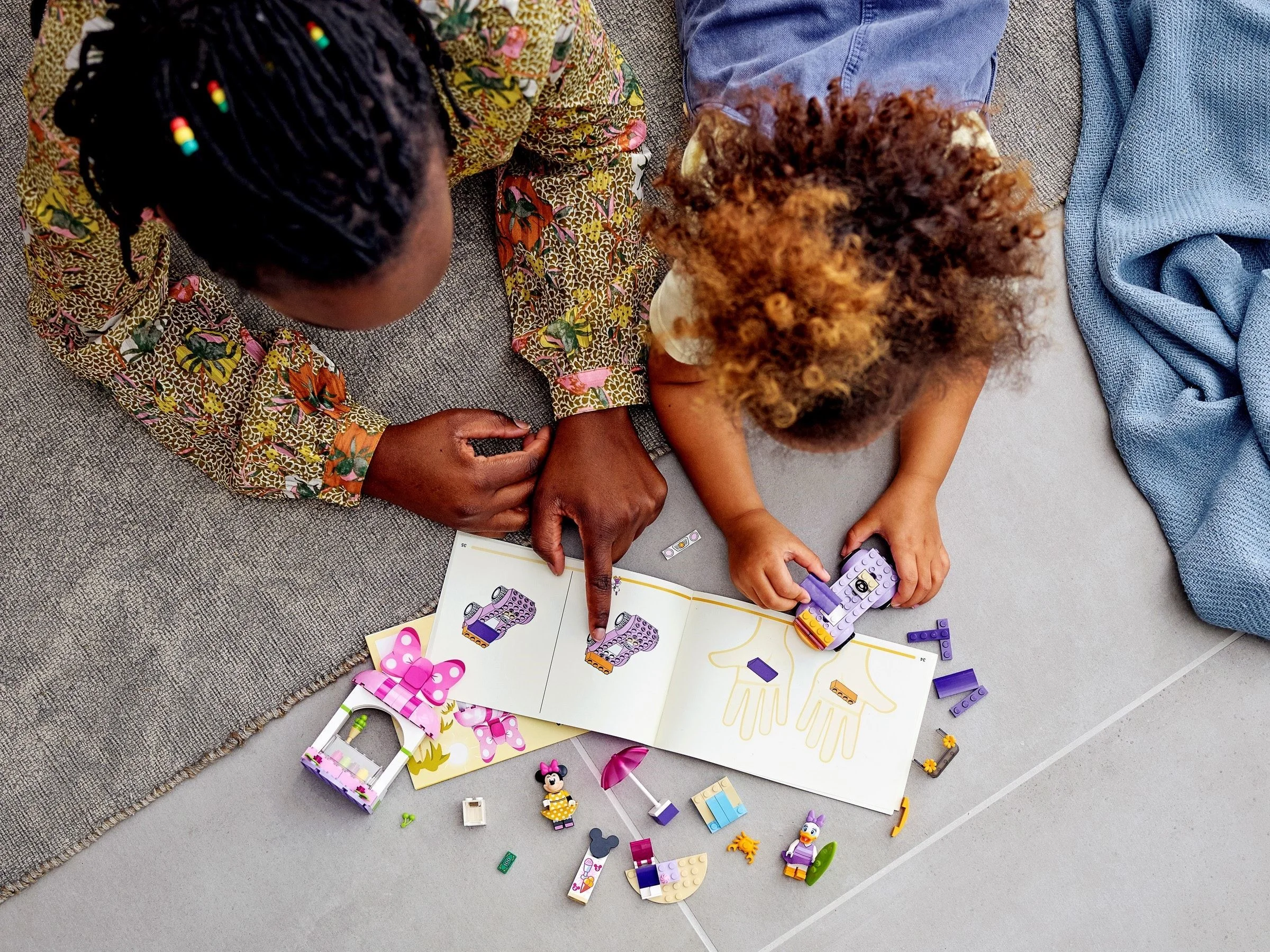 LEGO® 10773 Sklep z lodami Myszki Minnie - zdjęcie 11