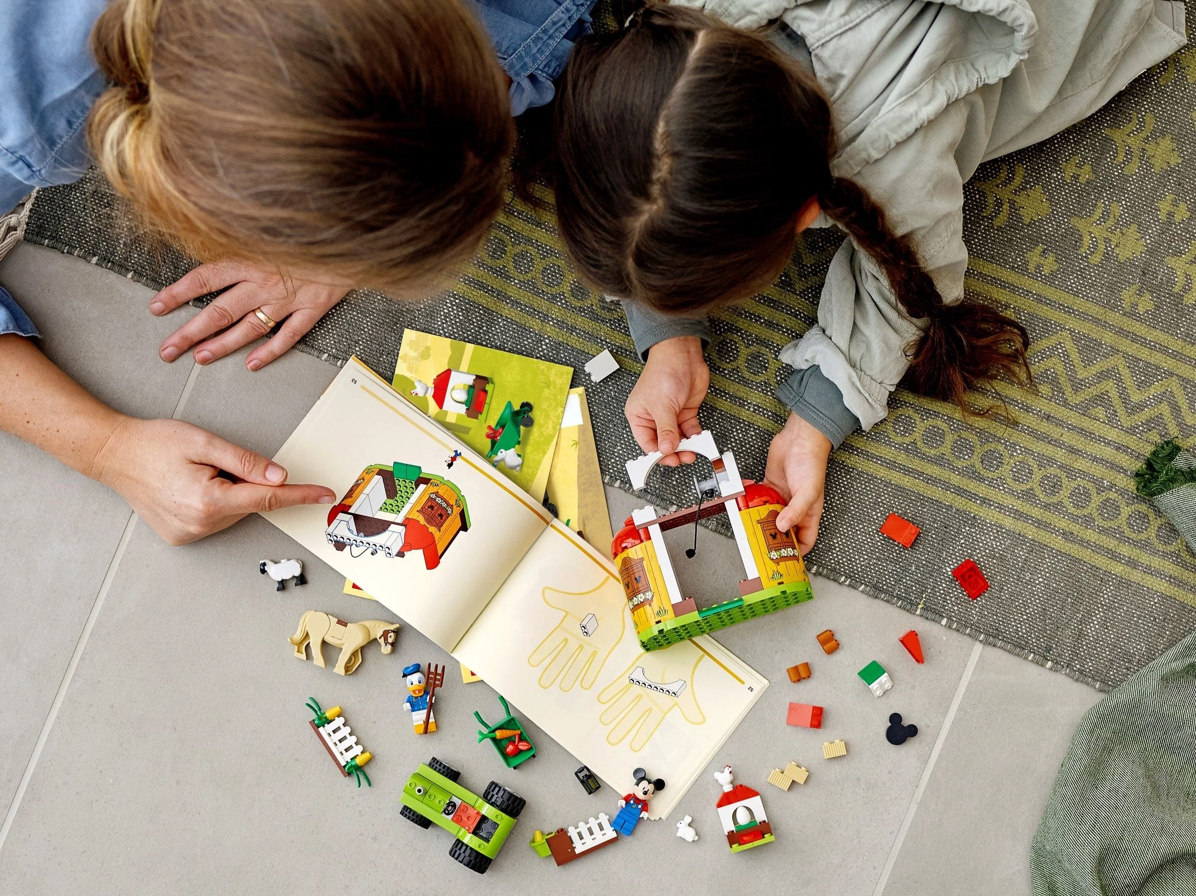 LEGO® 10775 i przyjaciele Farma Mikiego i Donalda - zdjęcie 11