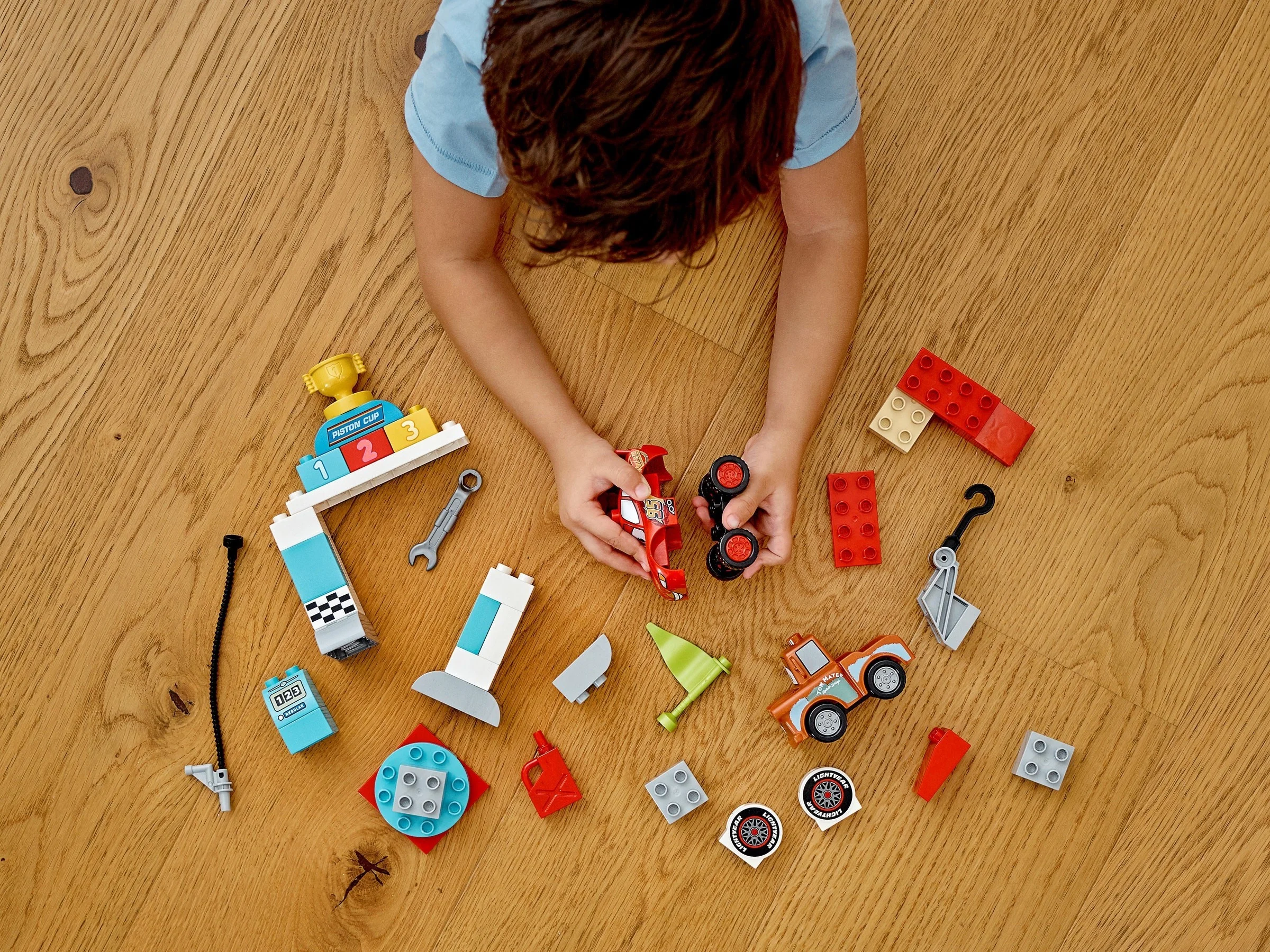 LEGO® 10924 Zygzak McQueen na wyścigach - zdjęcie 5