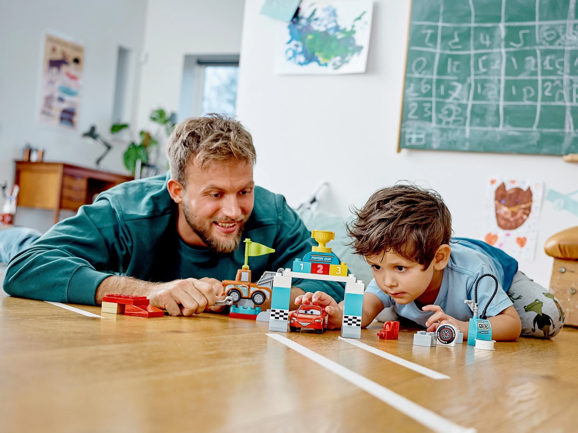 LEGO® 10924 Zygzak McQueen na wyścigach - zdjęcie 6