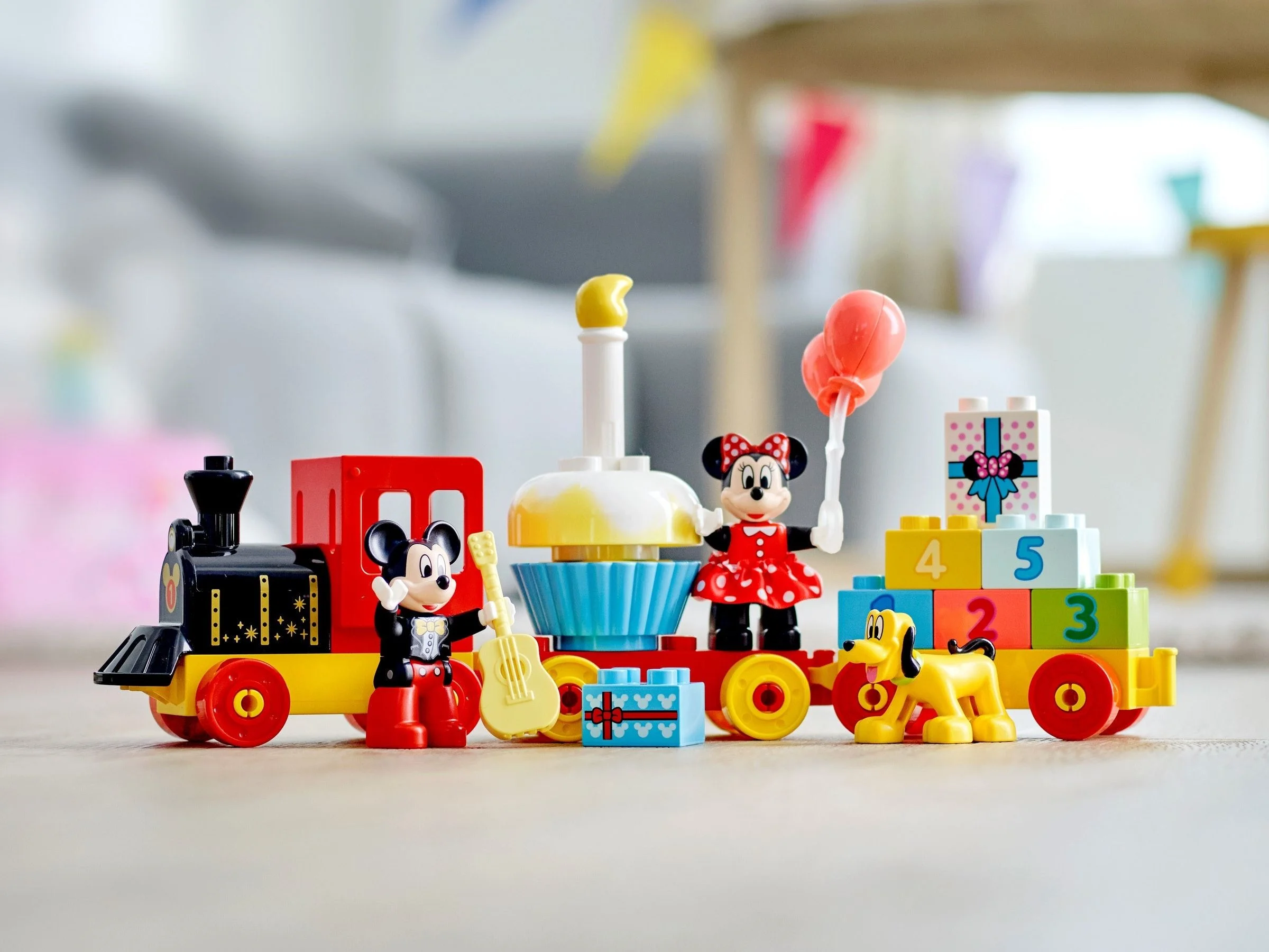 LEGO® 10941 Urodzinowy pociąg myszek Miki i Minnie - zdjęcie 5