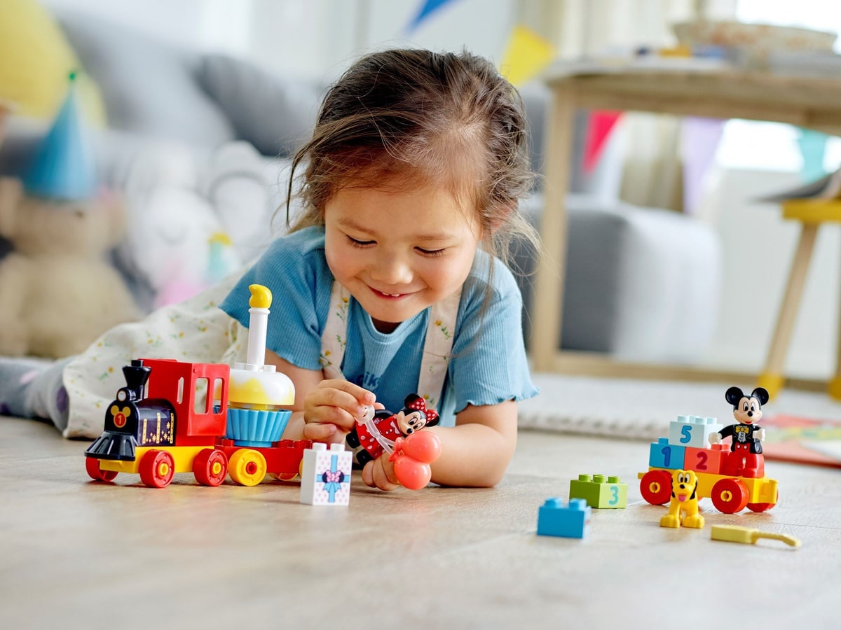 LEGO® 10941 Urodzinowy pociąg myszek Miki i Minnie - zdjęcie 23