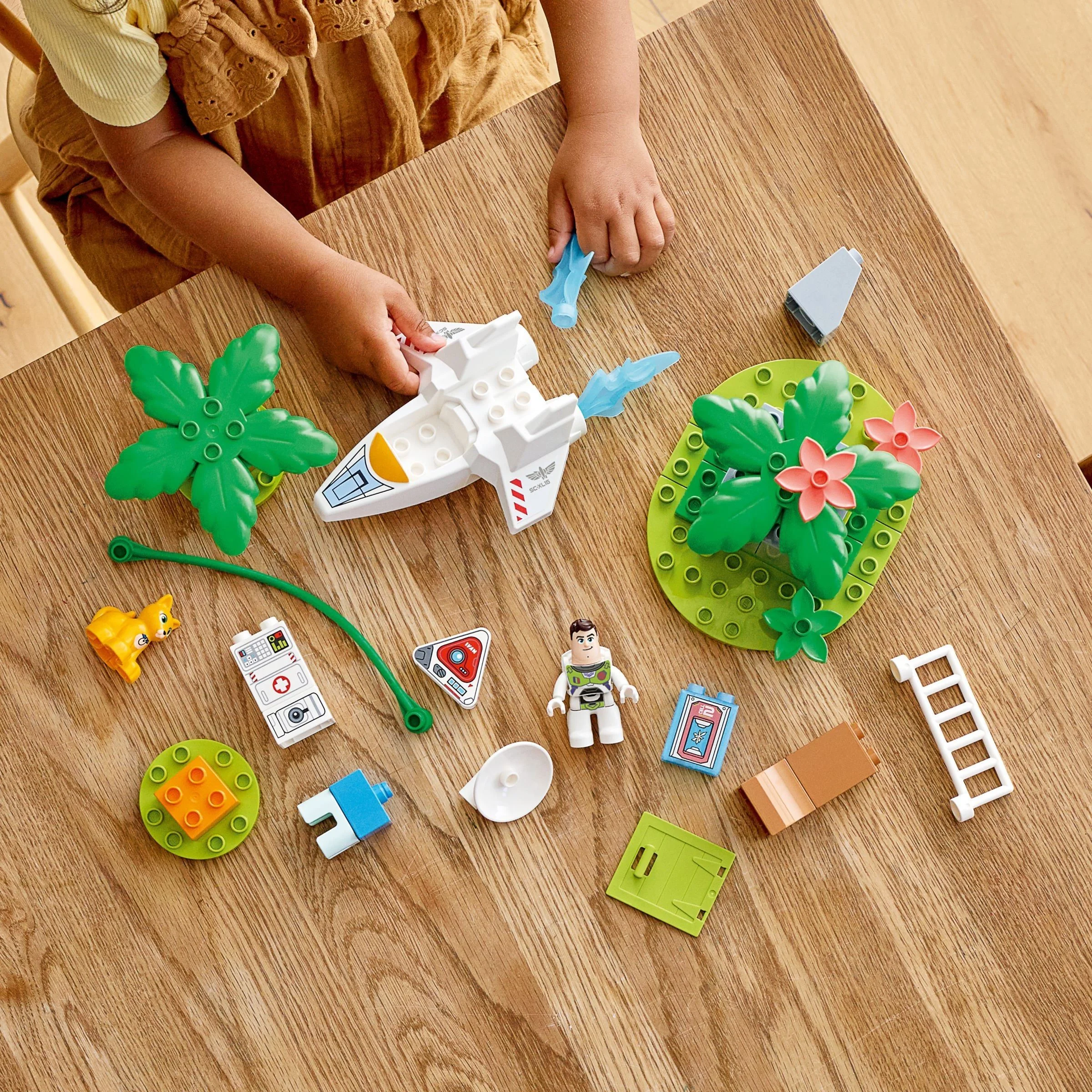 LEGO® 10962 Duplo Disney Planetarna Misja Buzza Astrala - zdjęcie 5