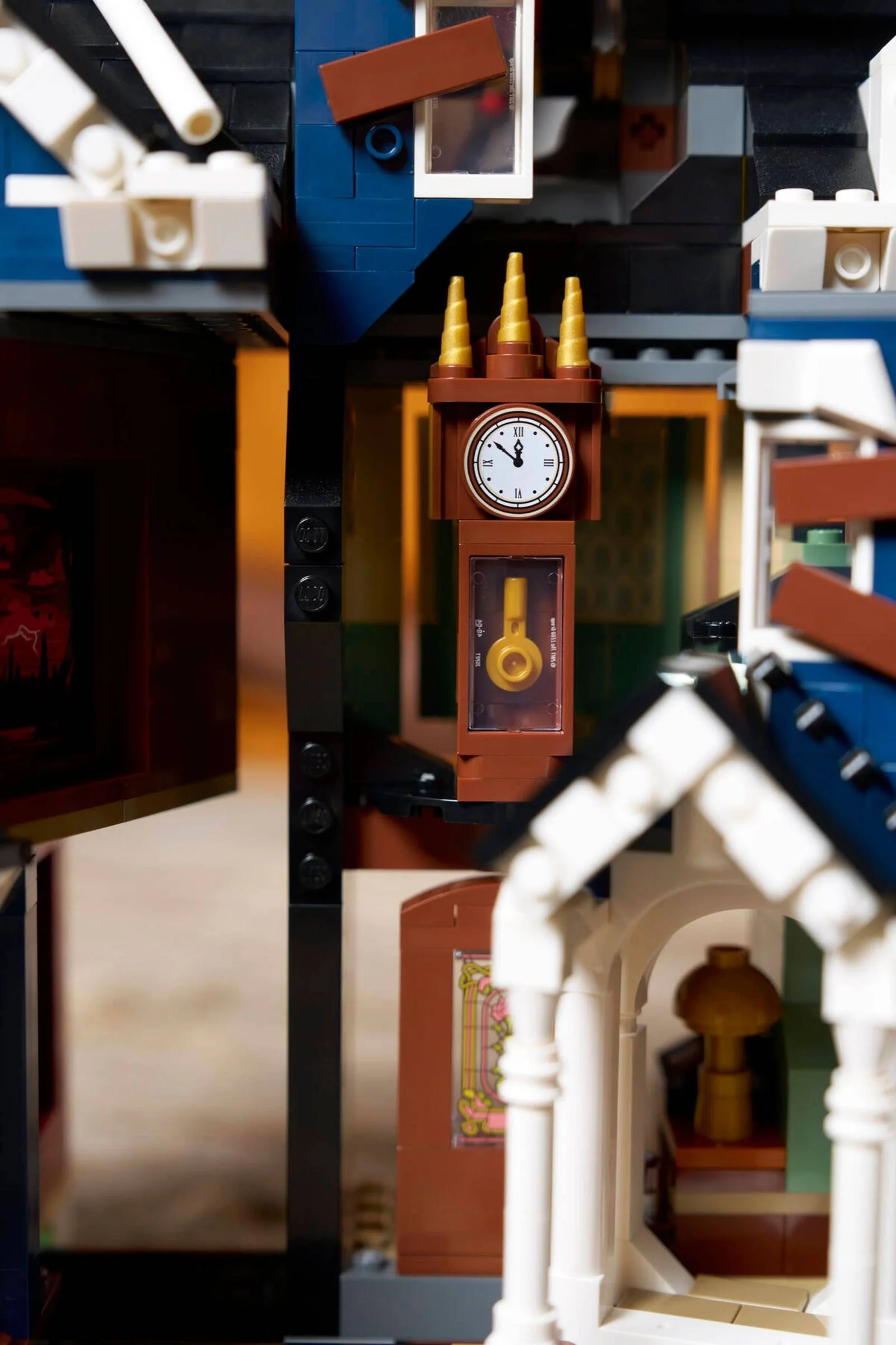 LEGO® 11370 LEGO Icons Stranger Things: Dom Creelów - zdjęcie 32