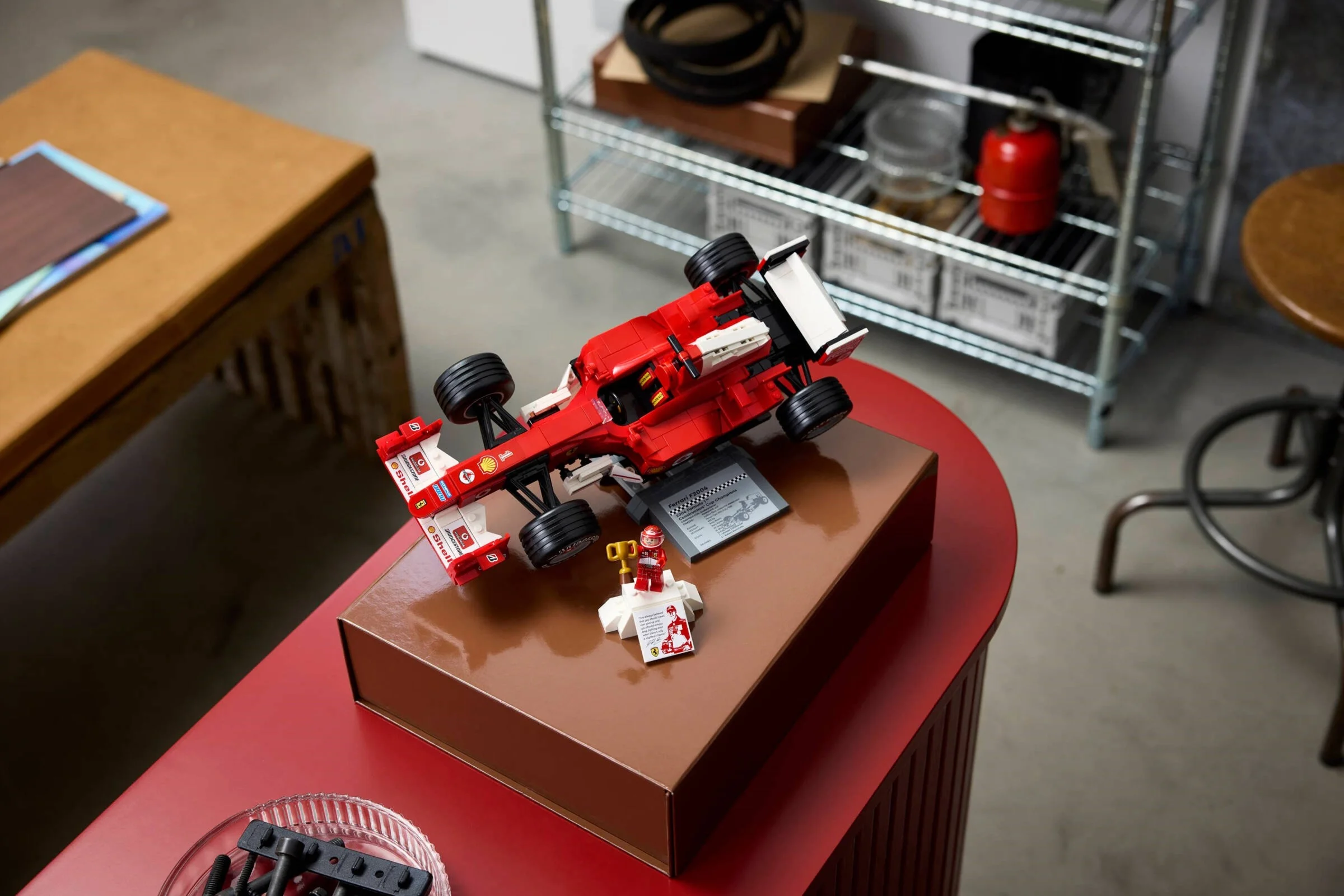LEGO® 11375 Klocki Lego Icons Ferrari F2004 i Michael Schumacher - zdjęcie 12