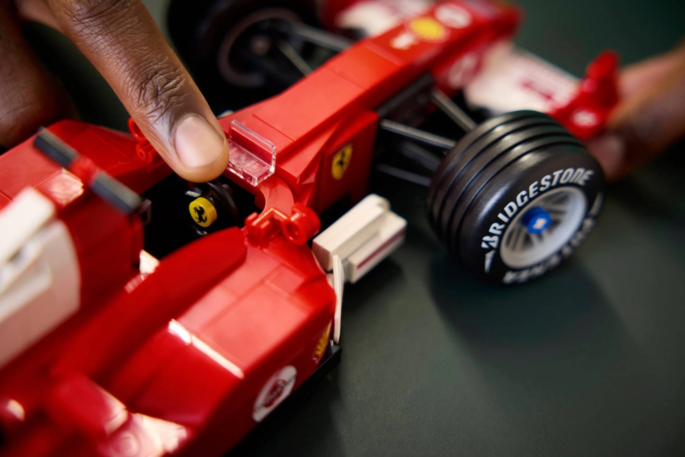 LEGO® 11375 Klocki Lego Icons Ferrari F2004 i Michael Schumacher - zdjęcie 7
