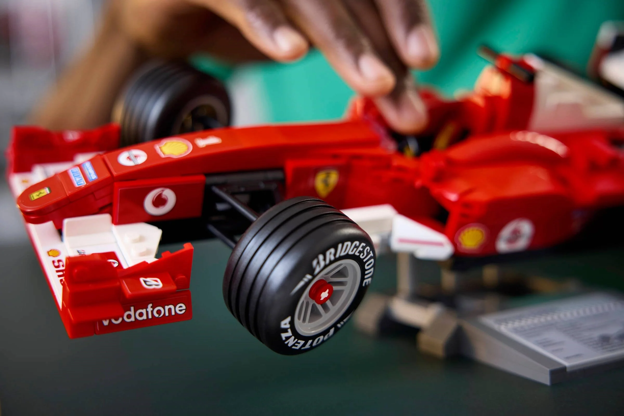 LEGO® 11375 Klocki Lego Icons Ferrari F2004 i Michael Schumacher - zdjęcie 8