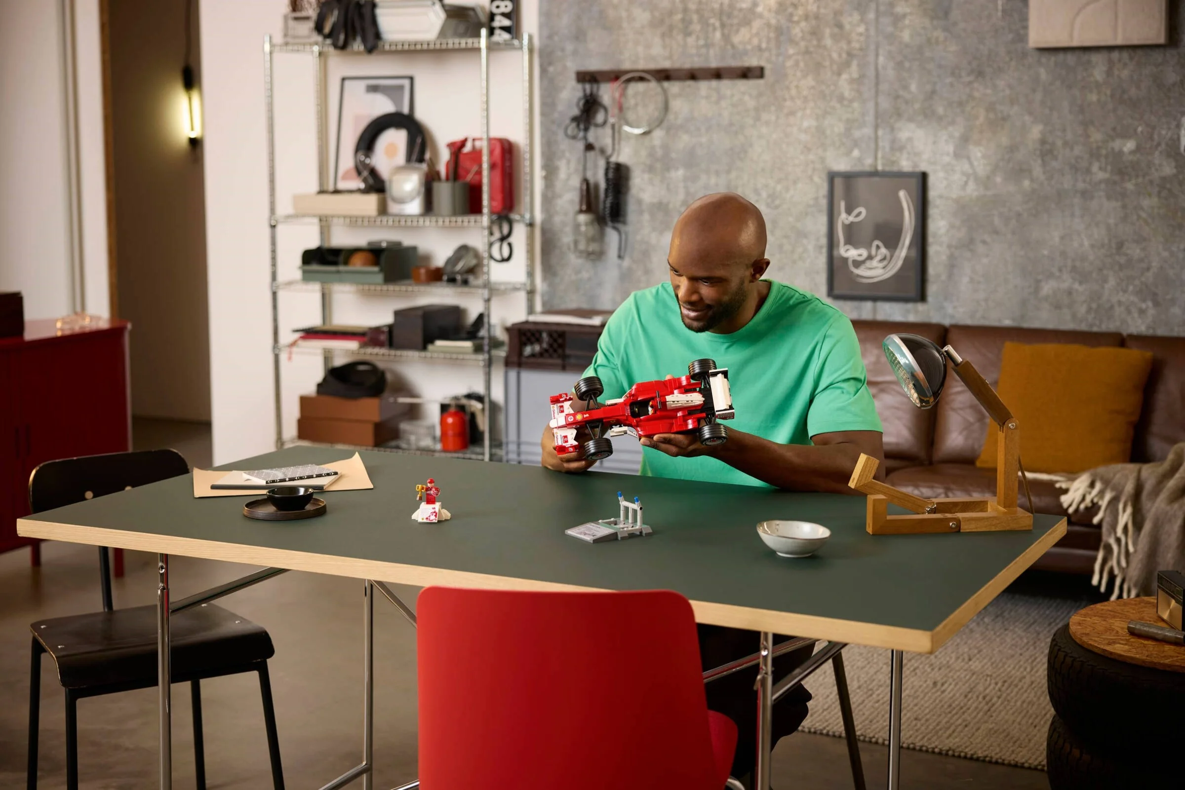 LEGO® 11375 Klocki Lego Icons Ferrari F2004 i Michael Schumacher - zdjęcie 9