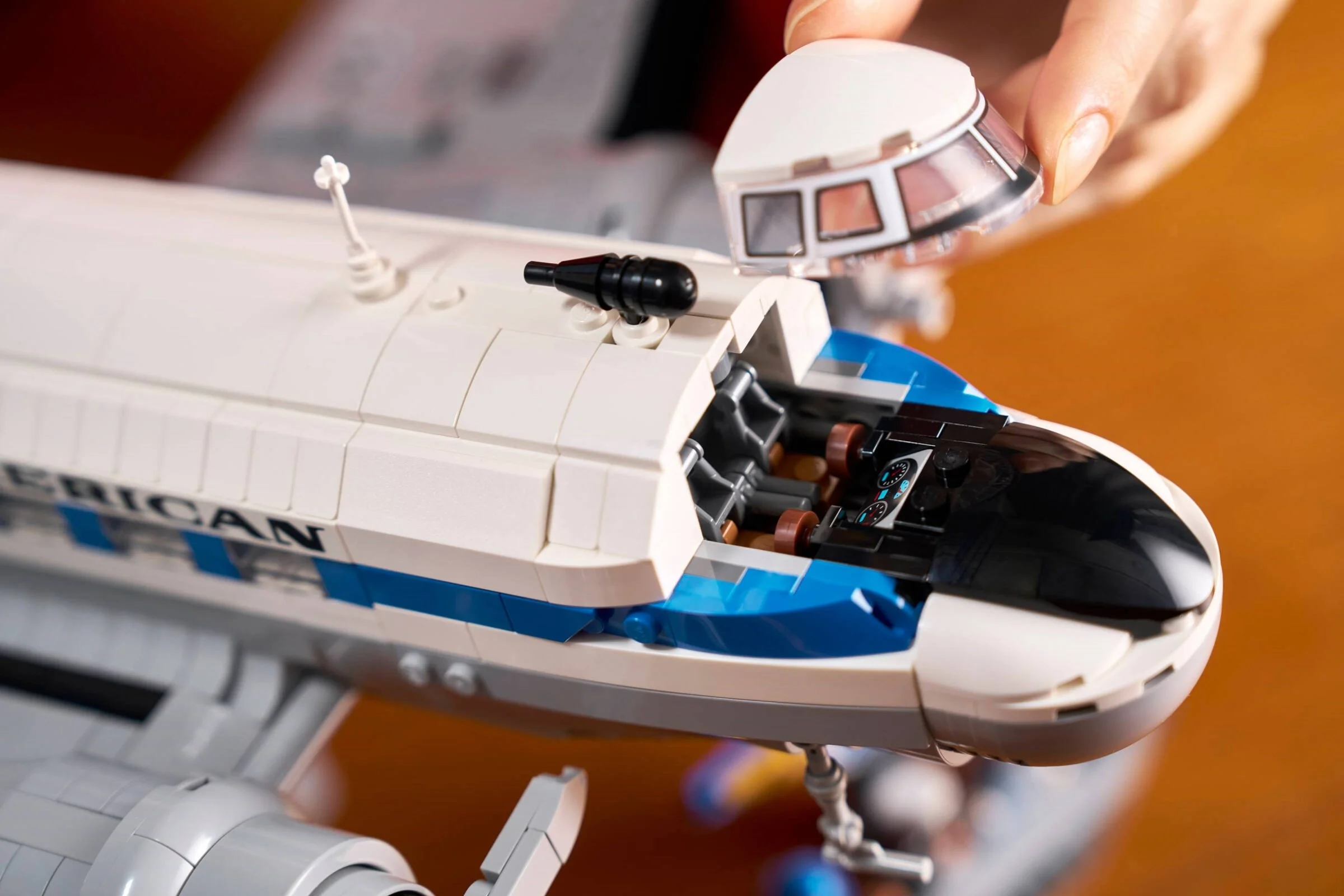 LEGO® 11378 Douglas DC-3 PAN AM Airliner - zdjęcie 8