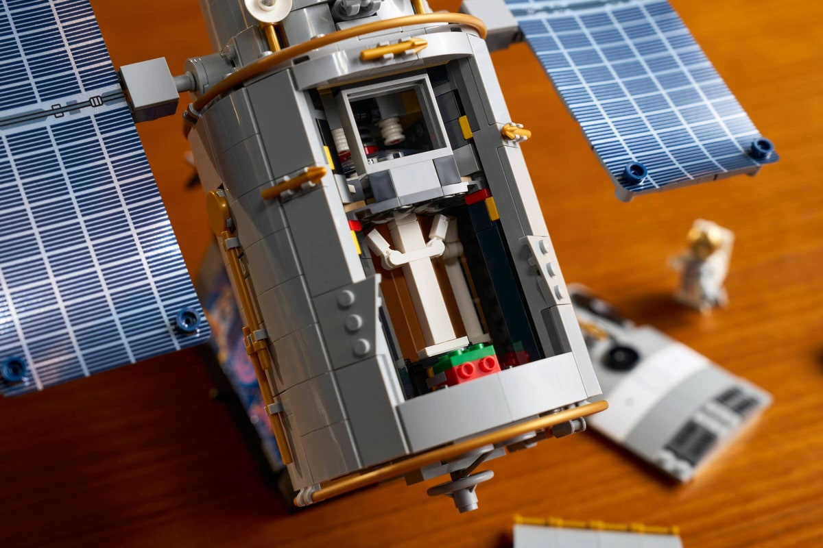 LEGO® 11382 Hubble Space Telescope, zestaw klocków 18+ - zdjęcie 11