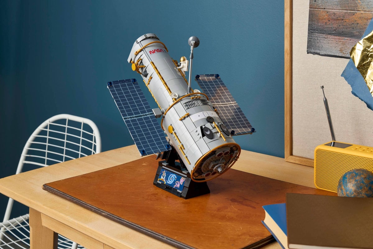 LEGO® 11382 Hubble Space Telescope, zestaw klocków 18+ - zdjęcie 16