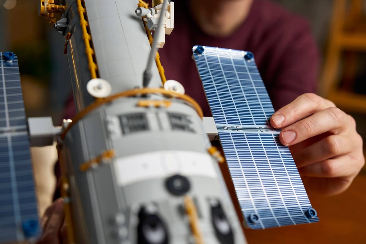 LEGO® 11382 Hubble Space Telescope, zestaw klocków 18+ - zdjęcie 5