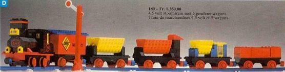 Train with 5 Wagons and Circle of Track