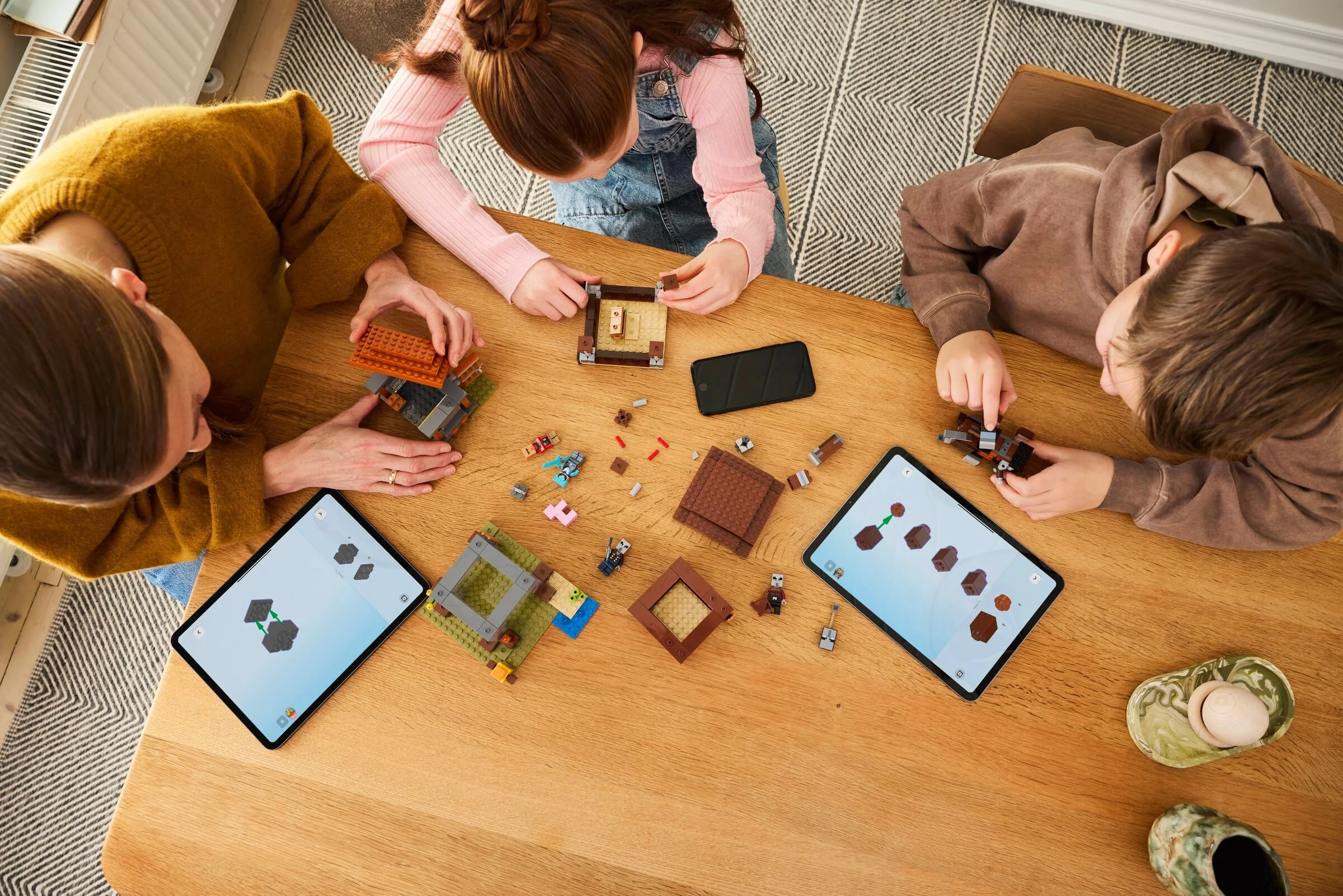 LEGO® 21278 Kryjówka rozbójników i dewastatorów - zdjęcie 5