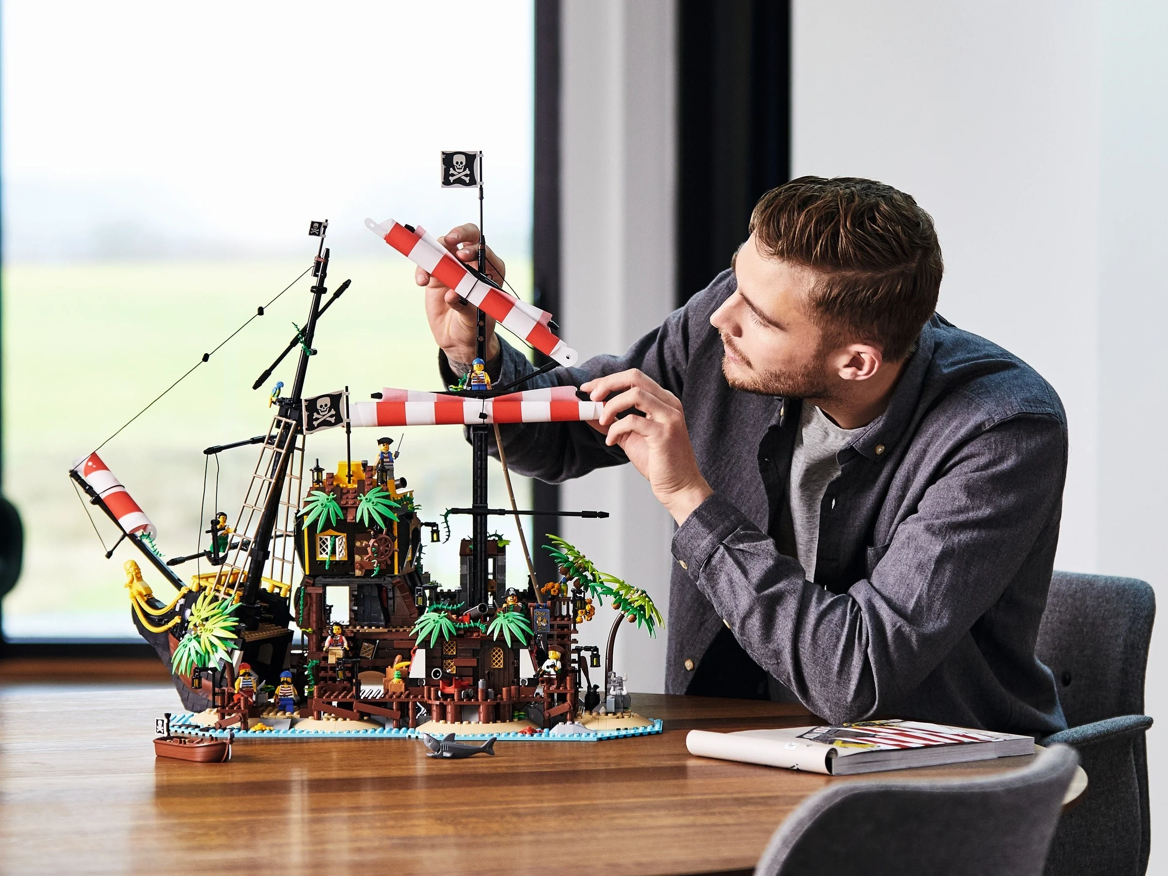 LEGO® 21322 Piraci z Zatoki Barakud - zdjęcie 6