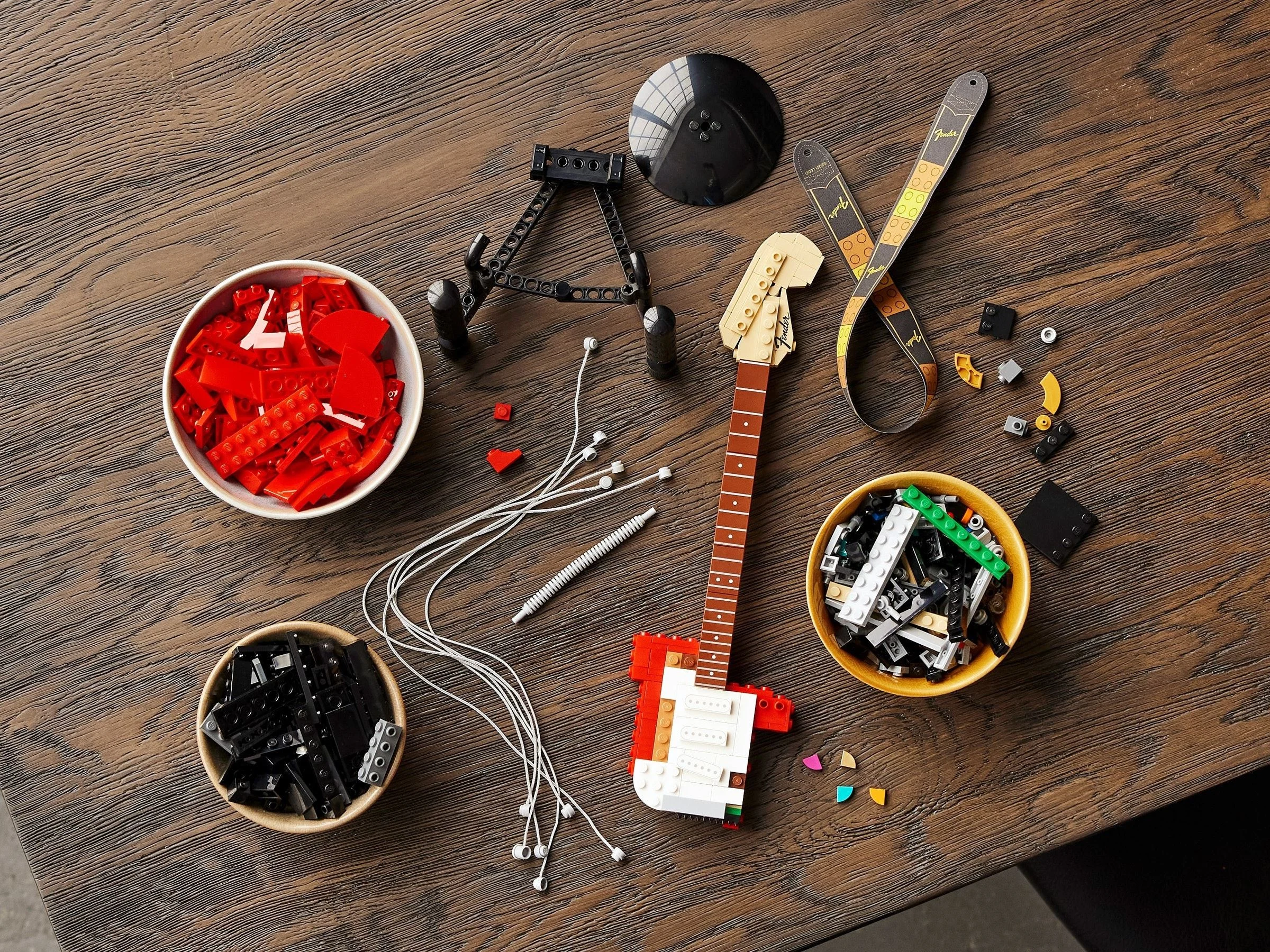LEGO® 21329 Ideas Fender Stratocaster - zdjęcie 6