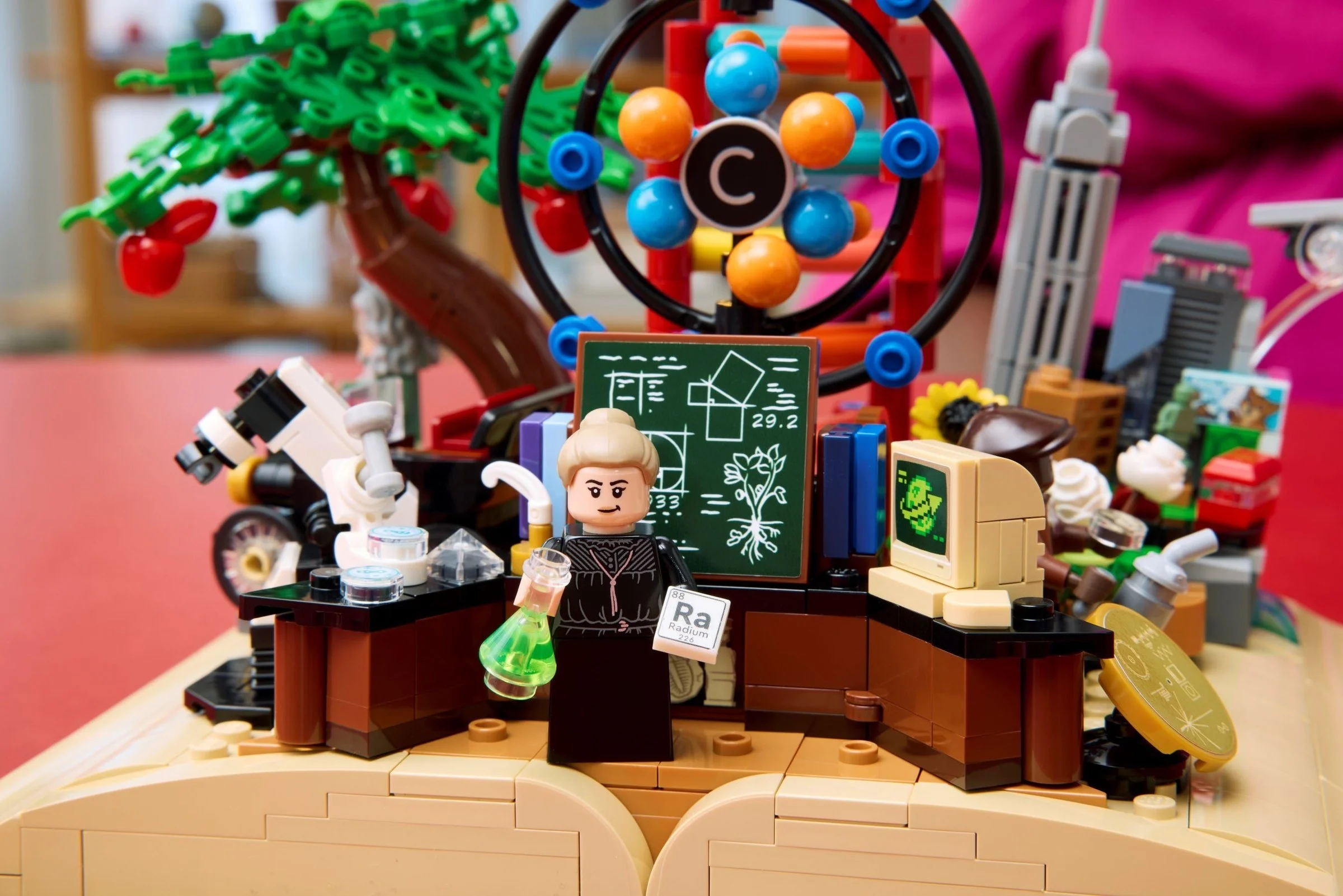 LEGO® 21355 Ewolucja przedmiotów ścisłych - zdjęcie 7