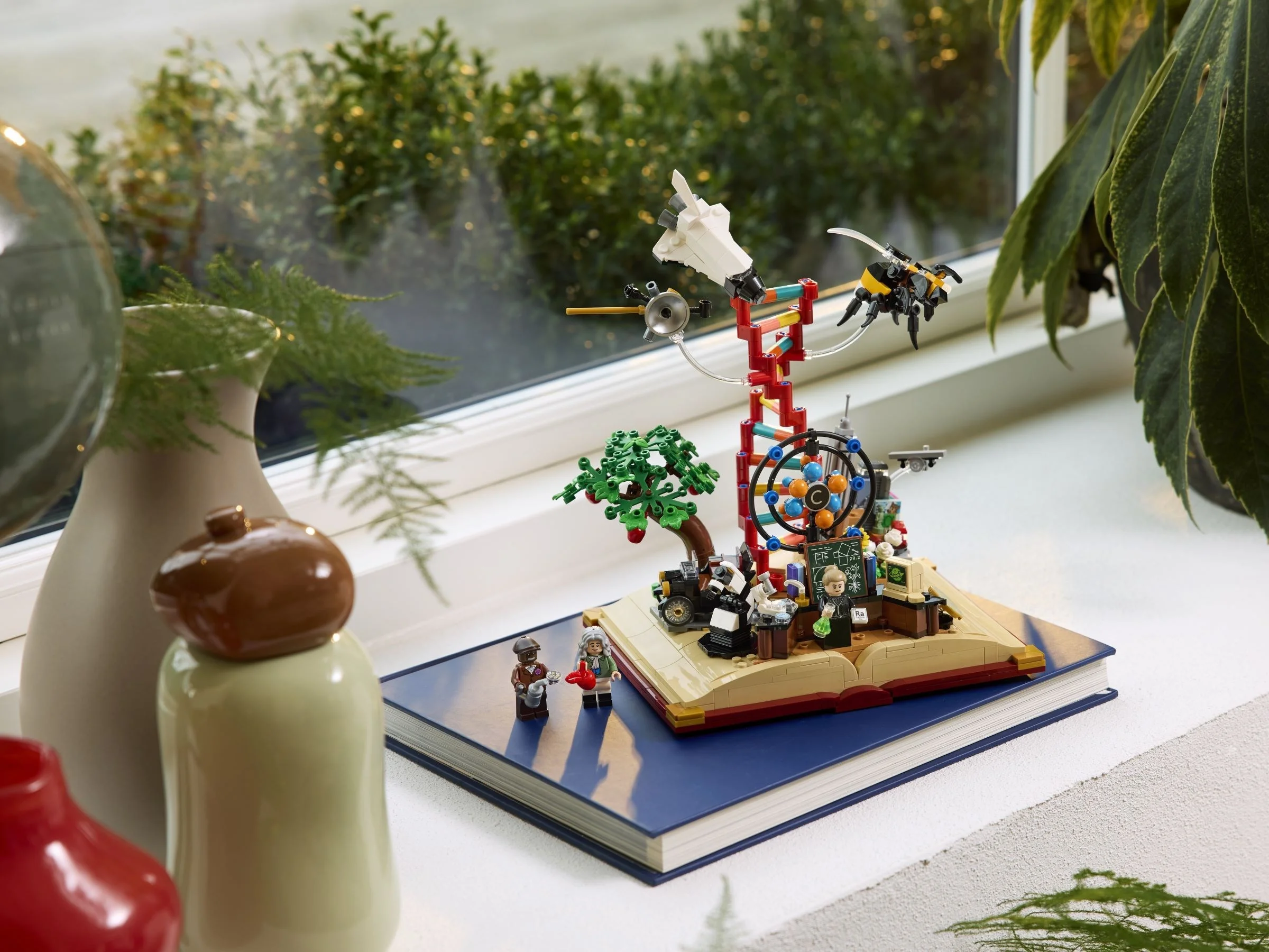 LEGO® 21355 Ewolucja przedmiotów ścisłych - zdjęcie 10