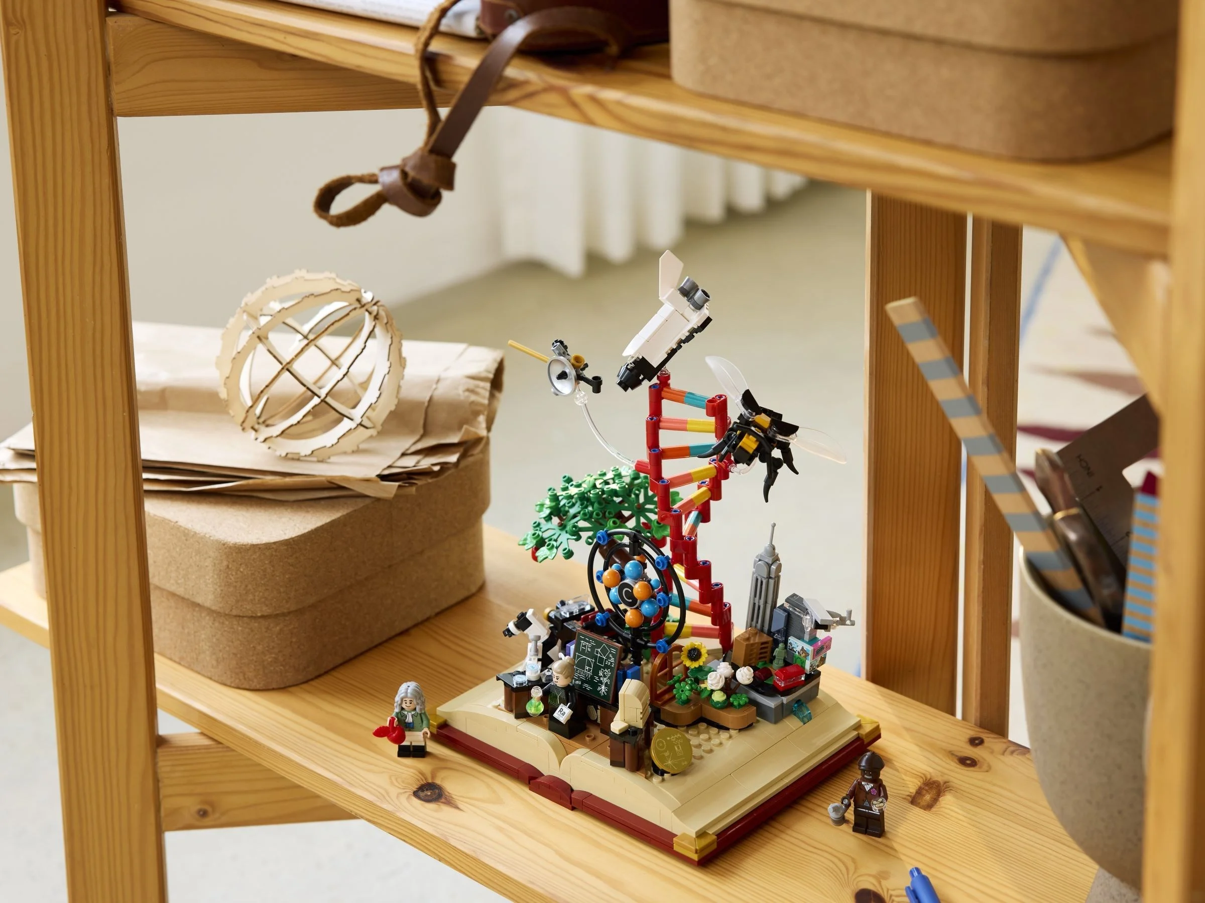 LEGO® 21355 Ewolucja przedmiotów ścisłych - zdjęcie 11