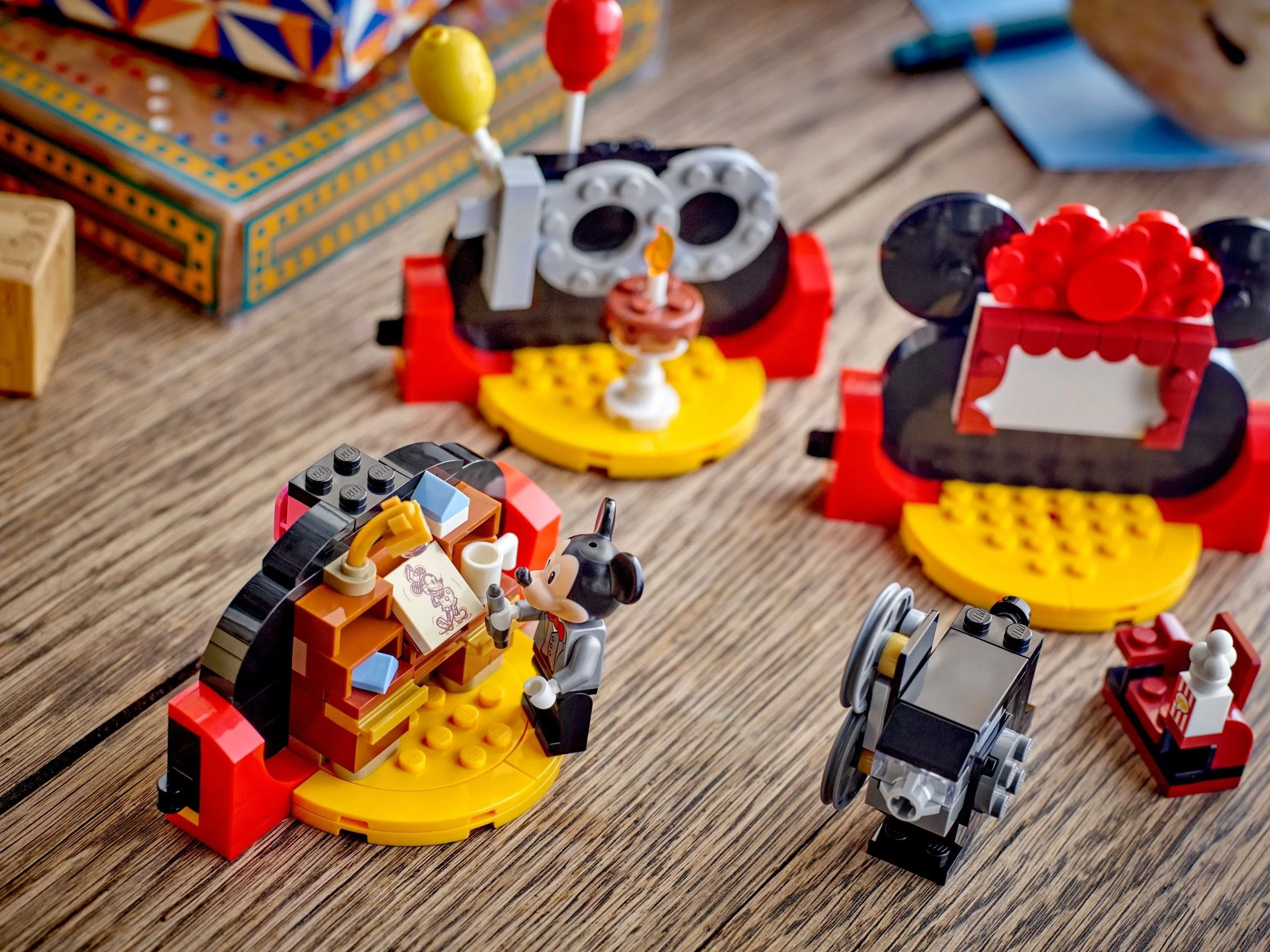 LEGO® 40600 Lego Świętowanie Stulecia Disneya Mickey Mou - zdjęcie 7