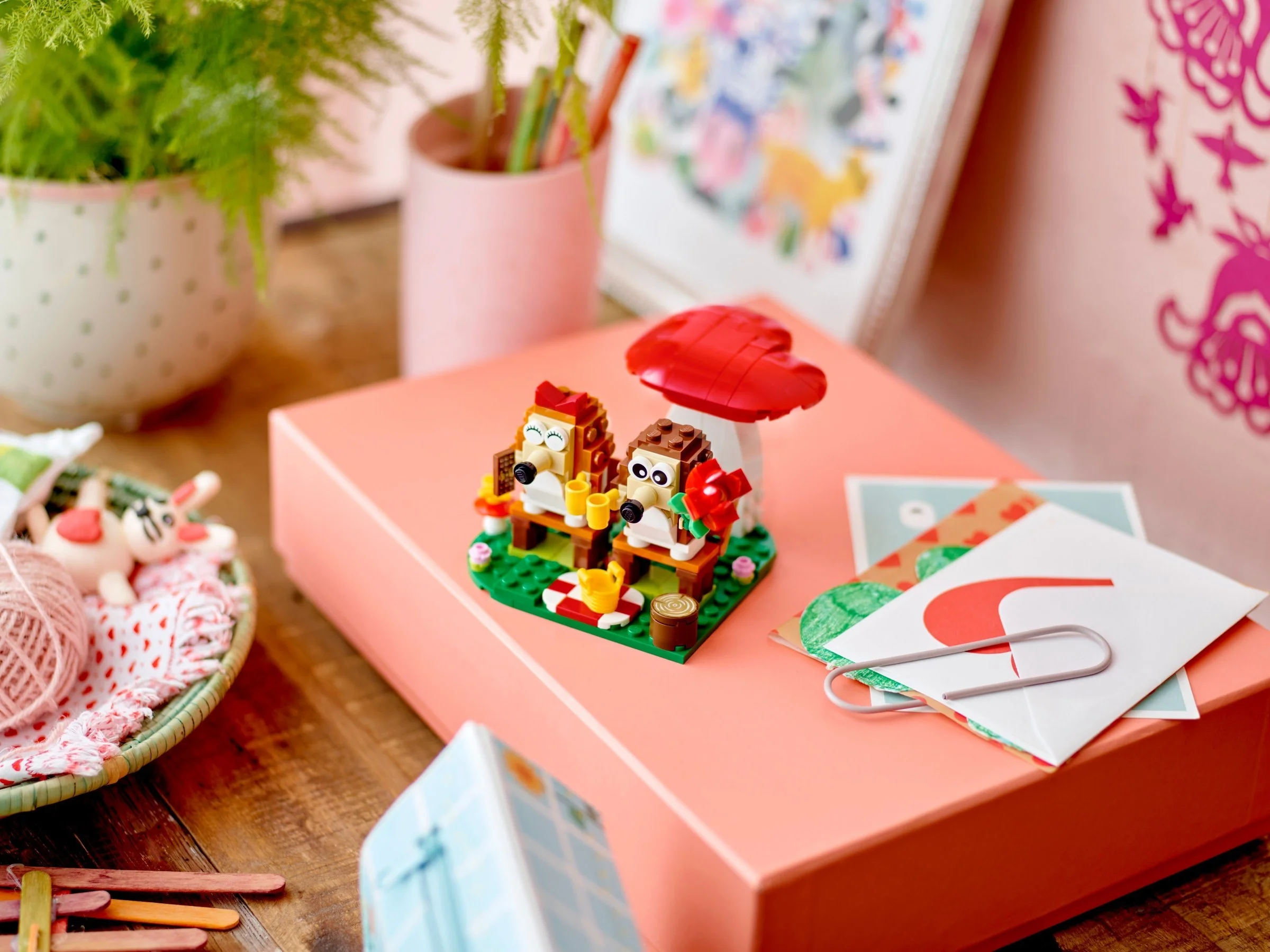 LEGO® 40711 LEGO Iconic Piknik pary jeżyków - zdjęcie 4