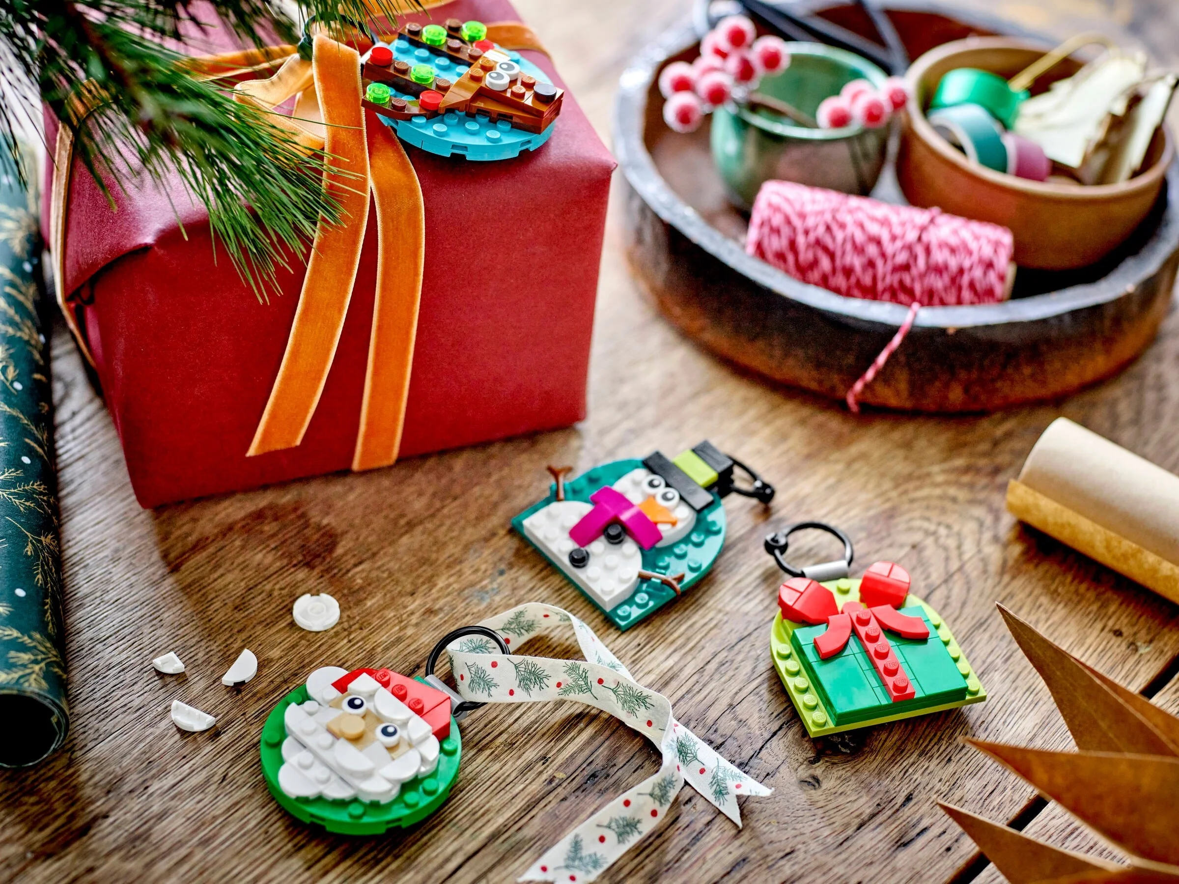 LEGO® 40744 Kolekcja Ozdób Świątecznych - zdjęcie 5